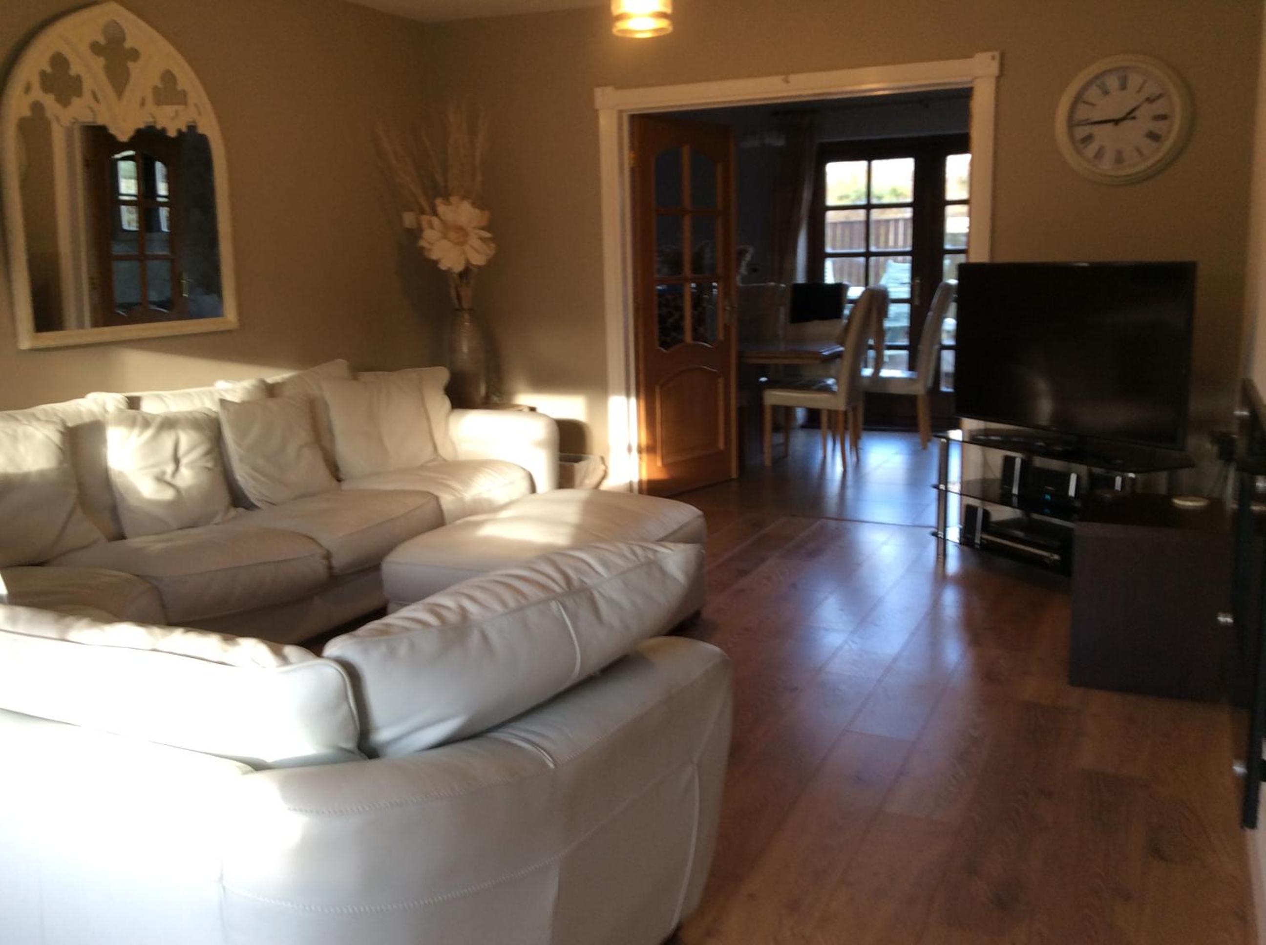Four-Bedroom House photo 3