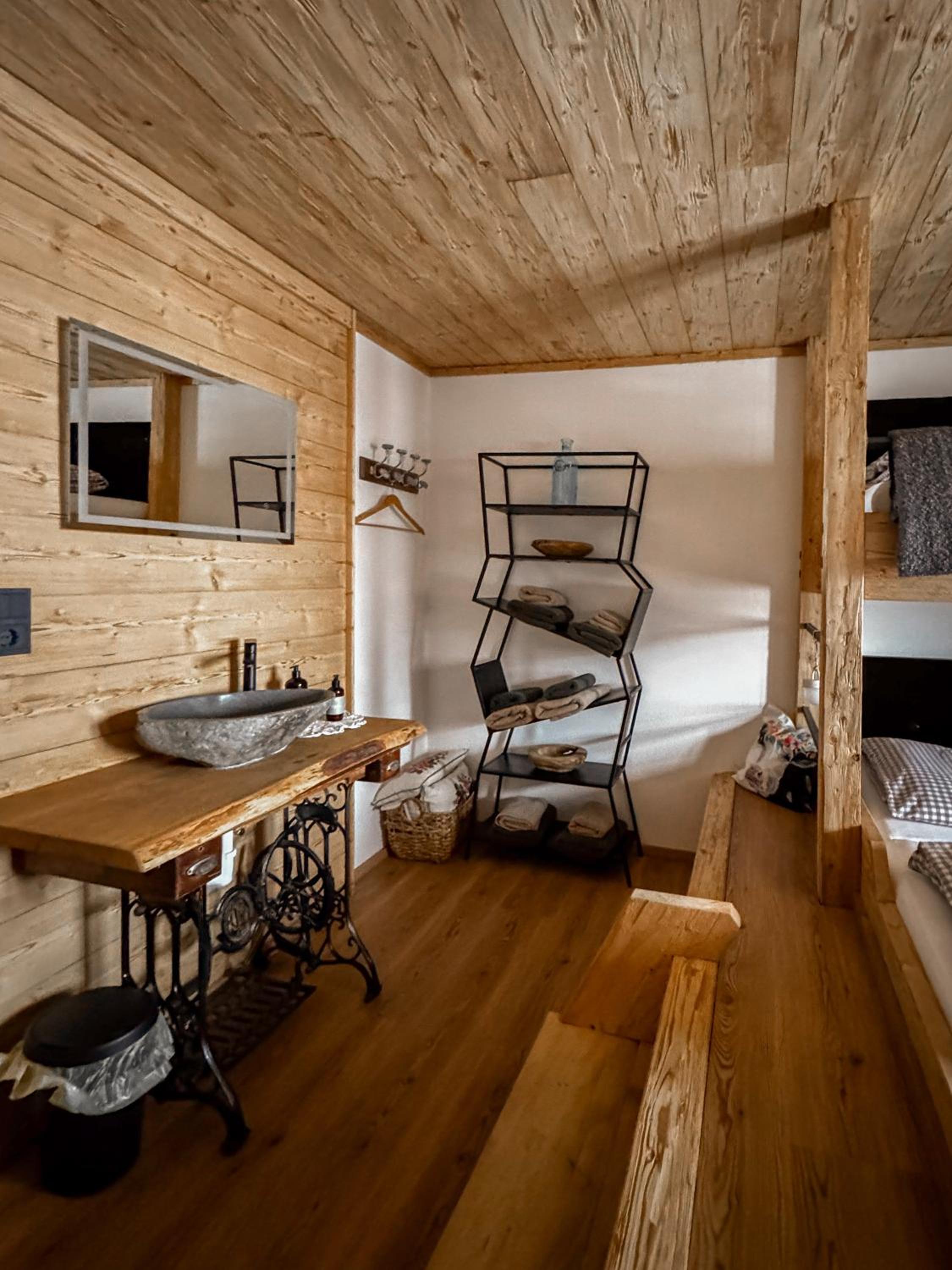 Bed in 6-Bed Dormitory Room photo 3