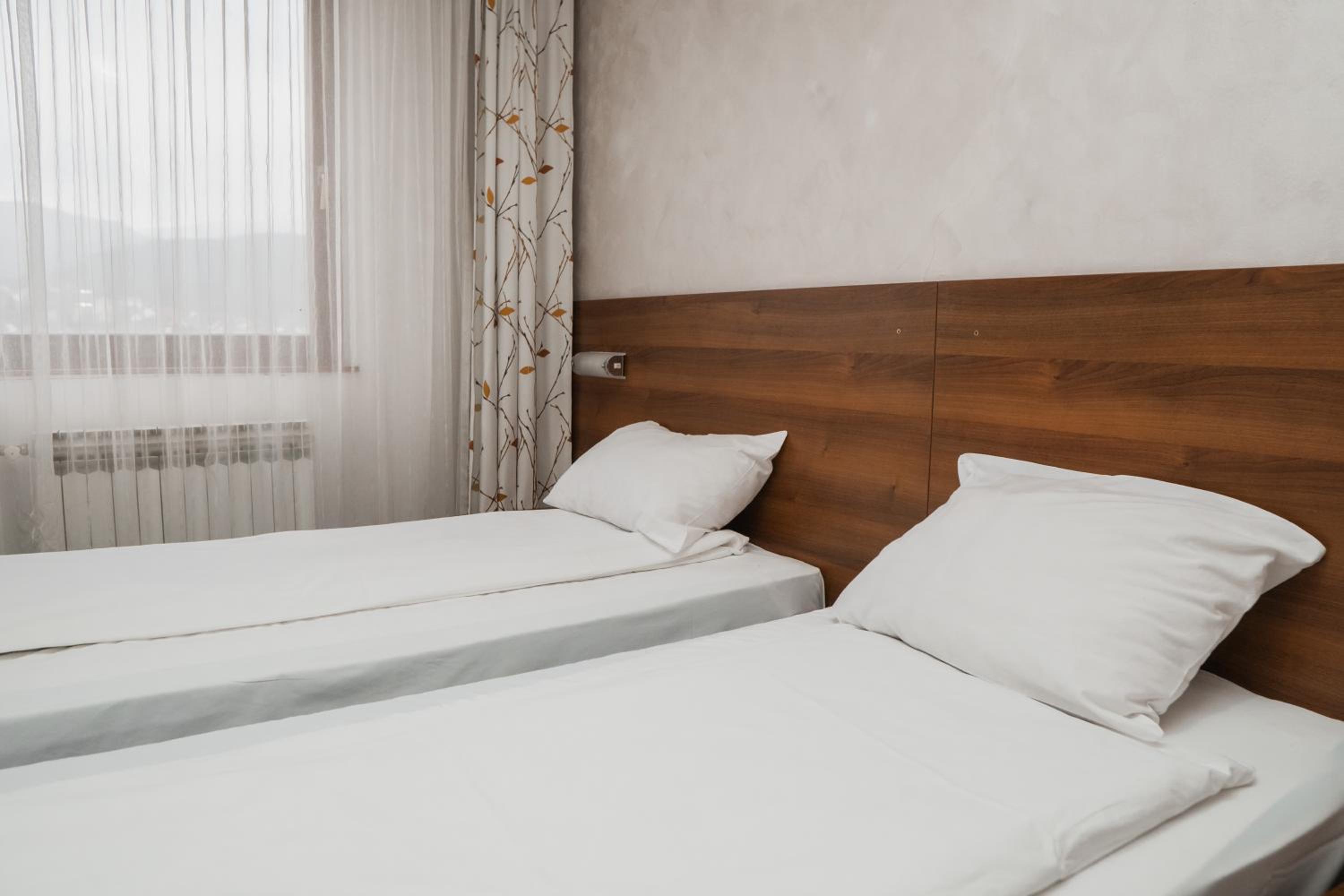 Twin Room - Photo 7