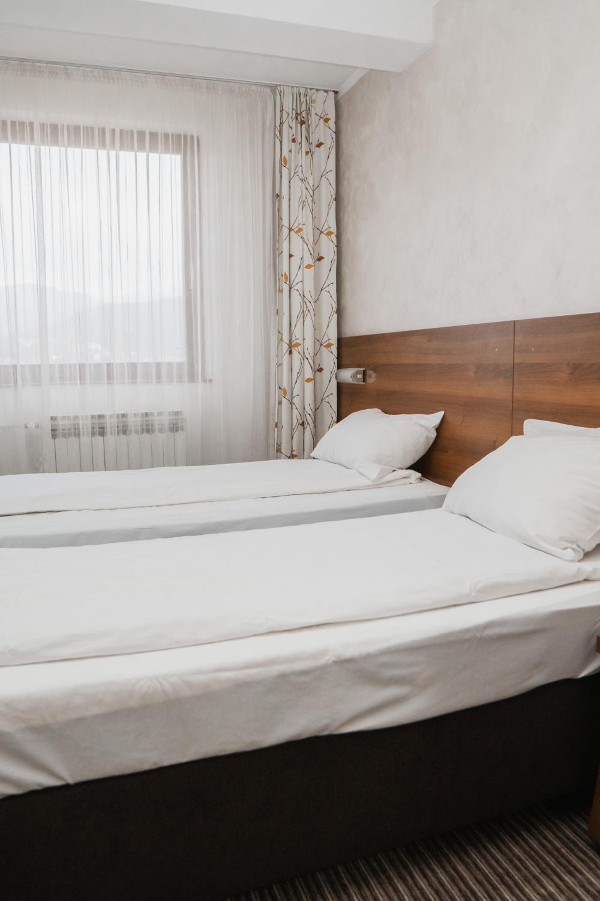 Twin Room - Photo 8