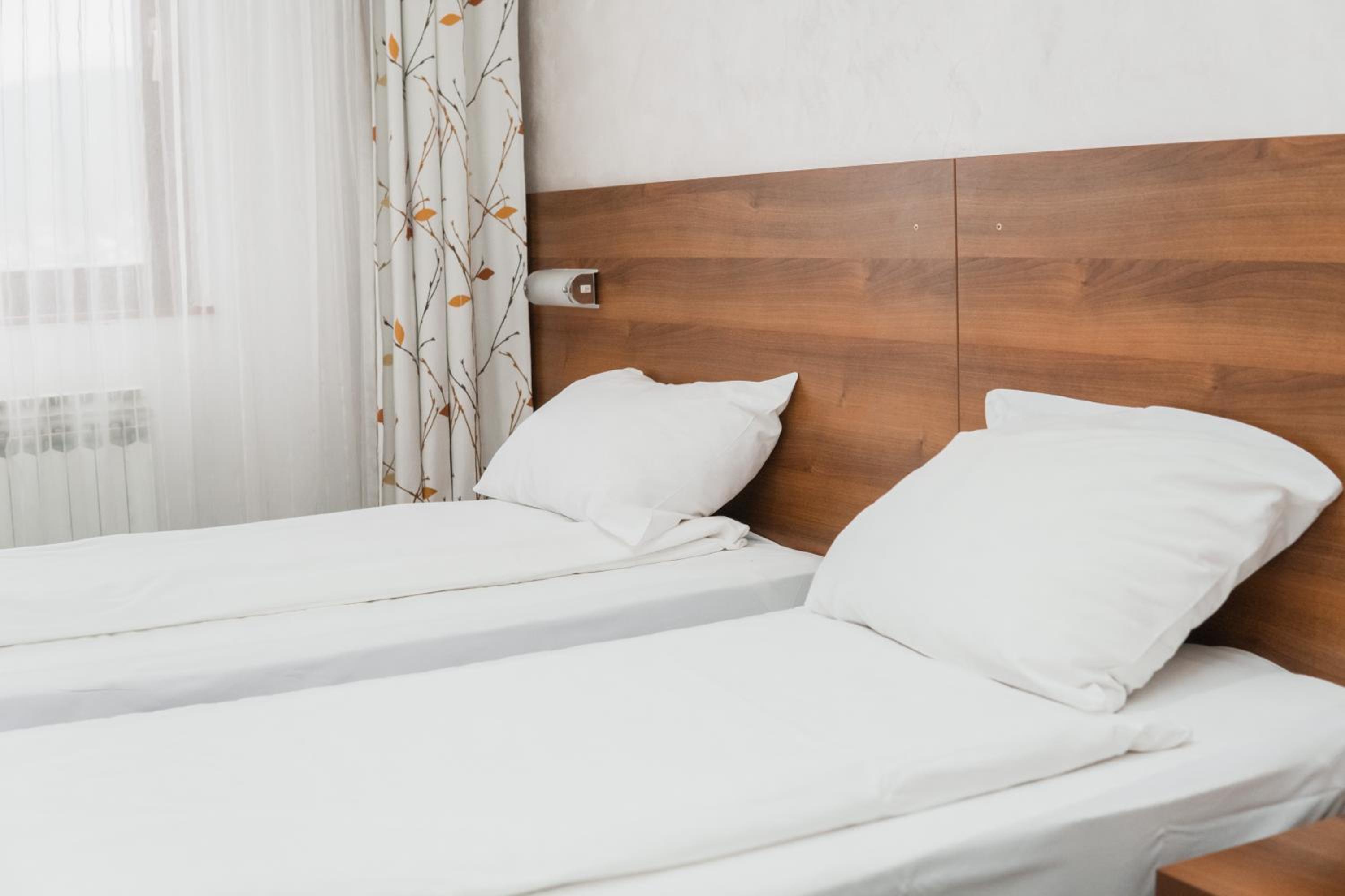 Twin Room - Photo 9