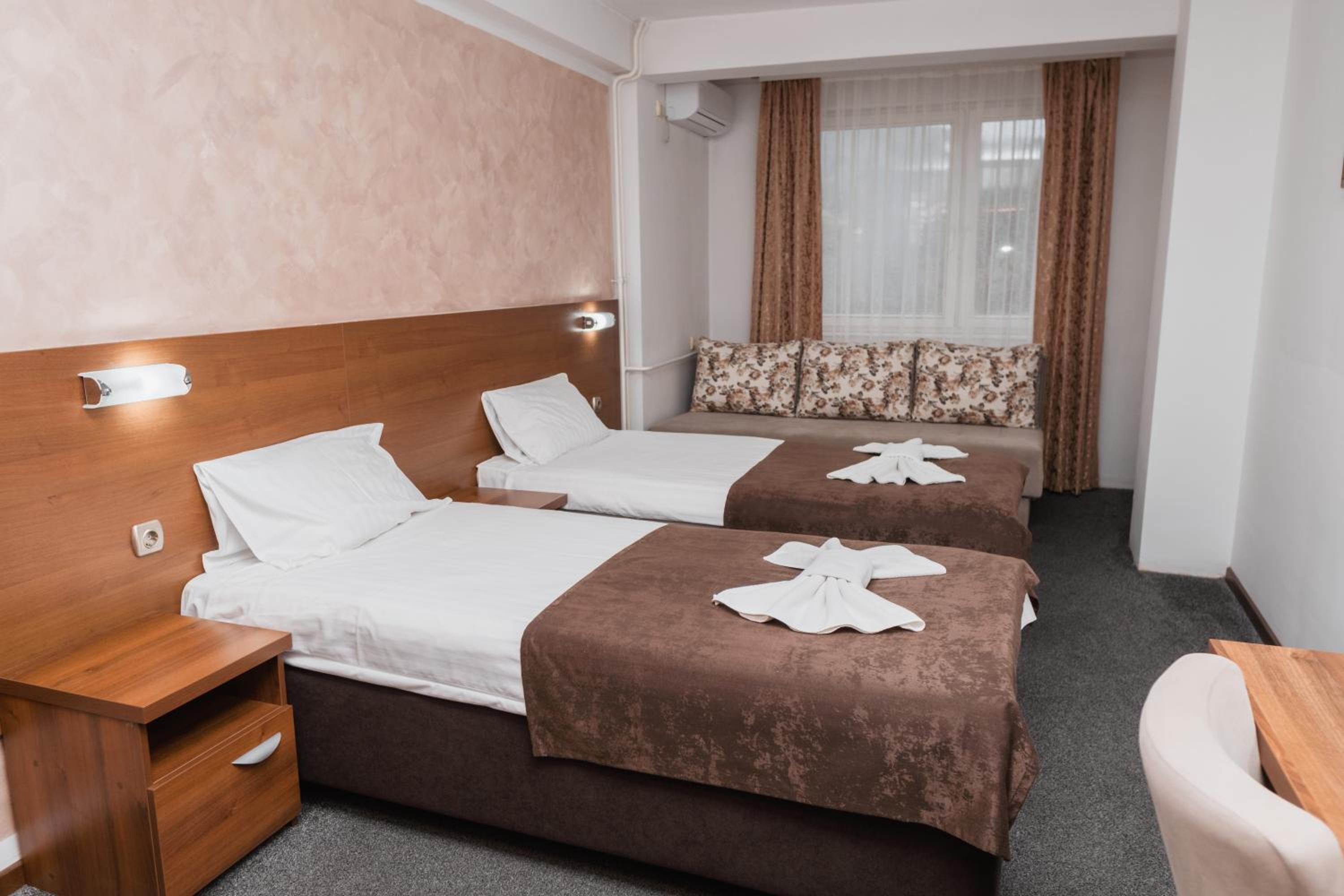 Twin Room - Photo 11