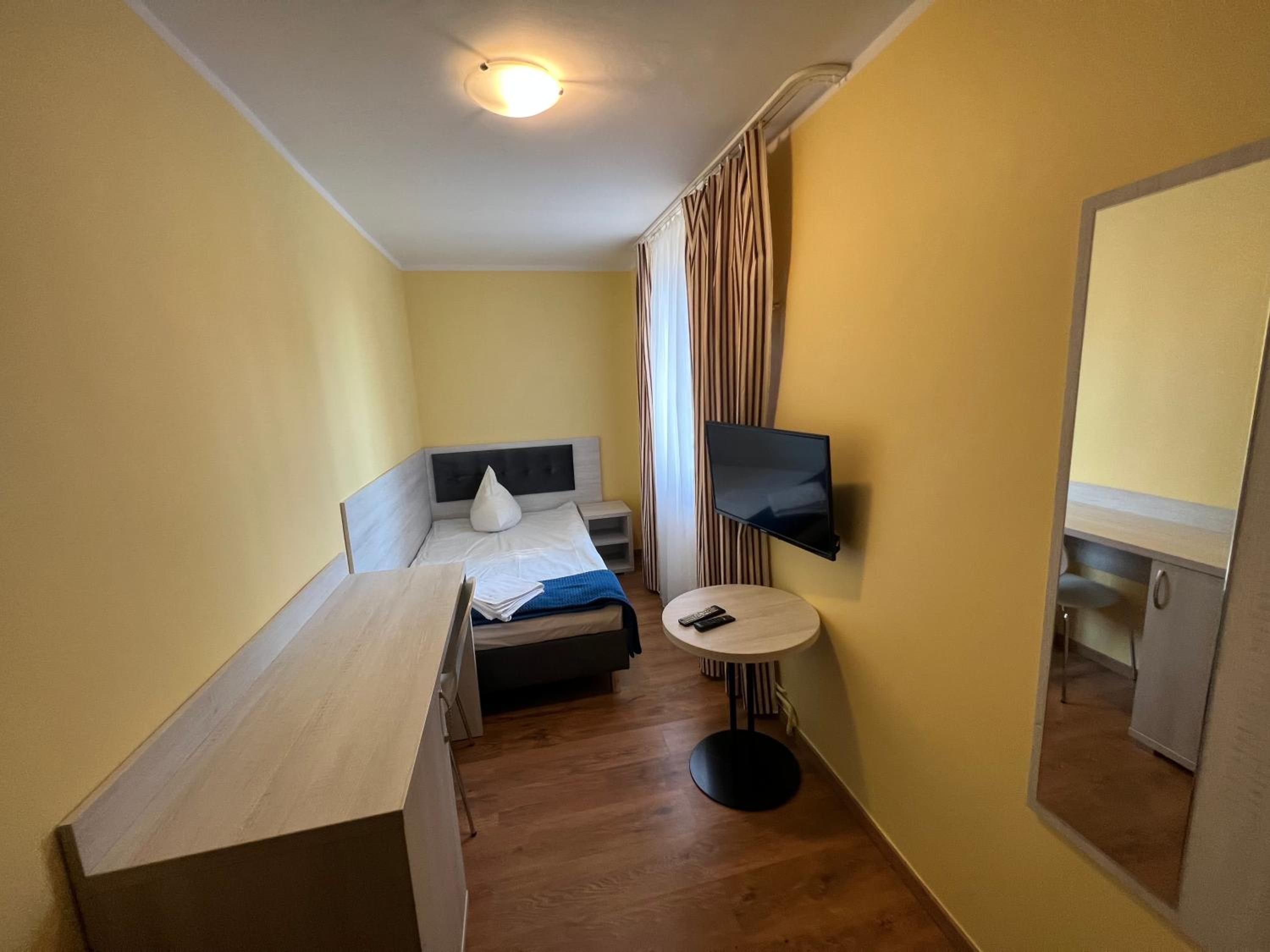 Economy Double Room photo 3