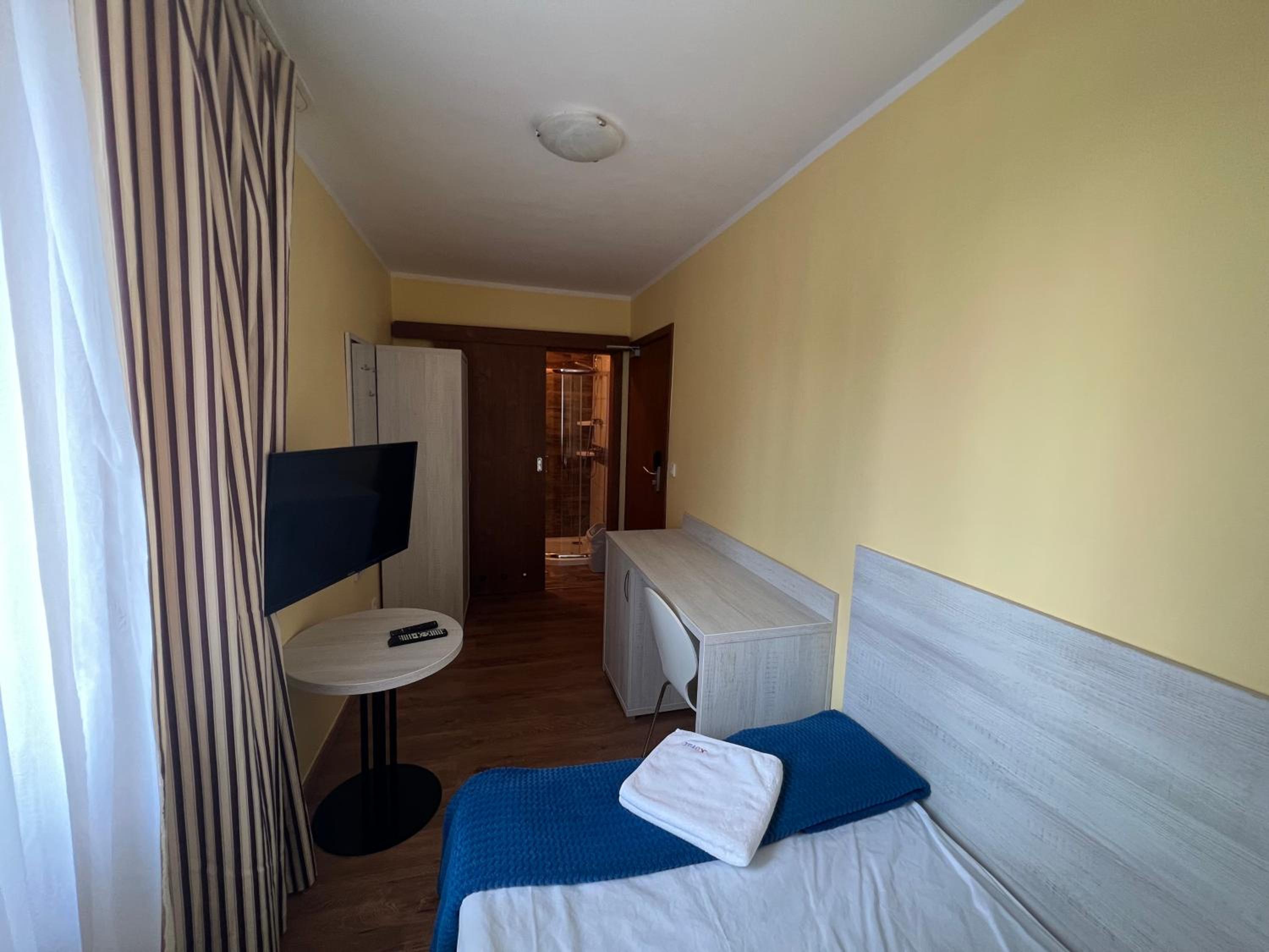 Economy Double Room photo 2