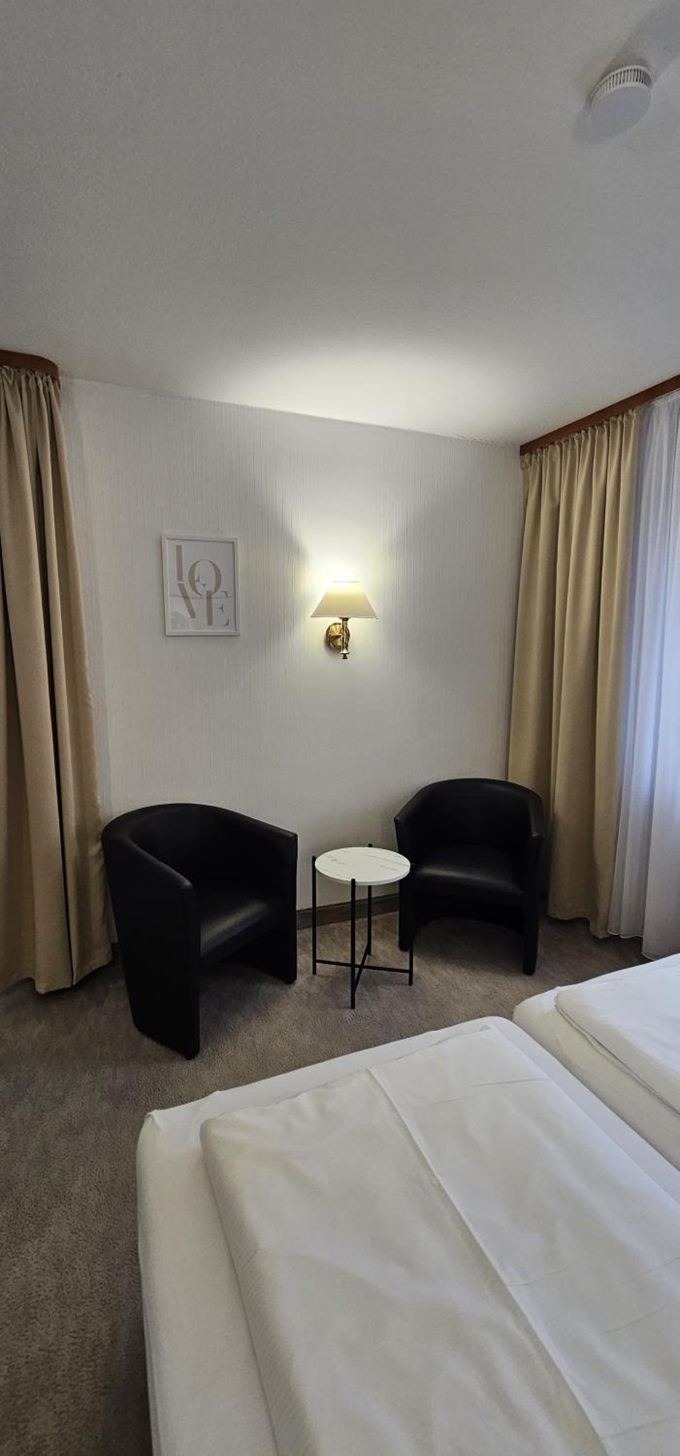 Double Room - Photo 10