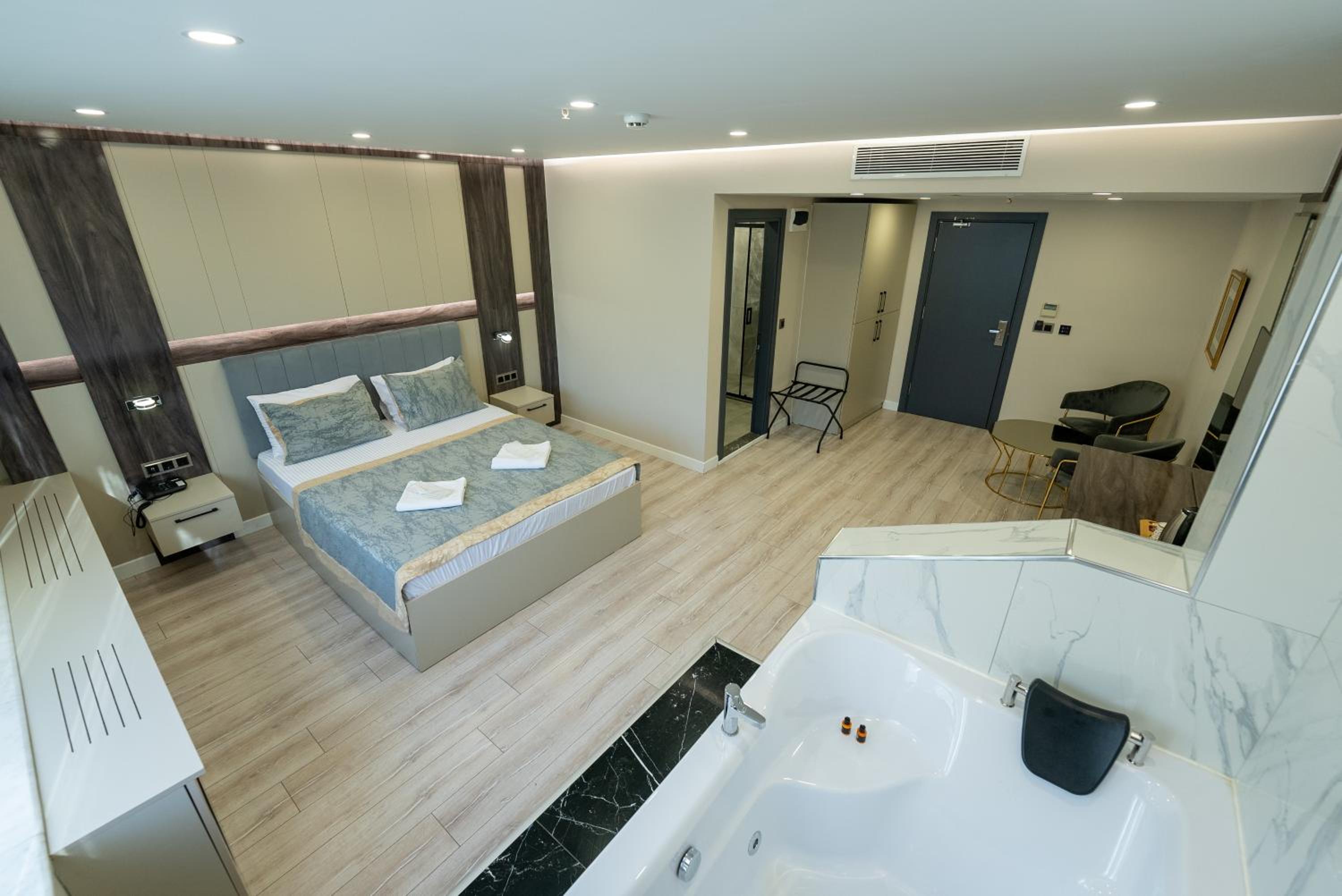 Double Room with Spa Bath photo 1