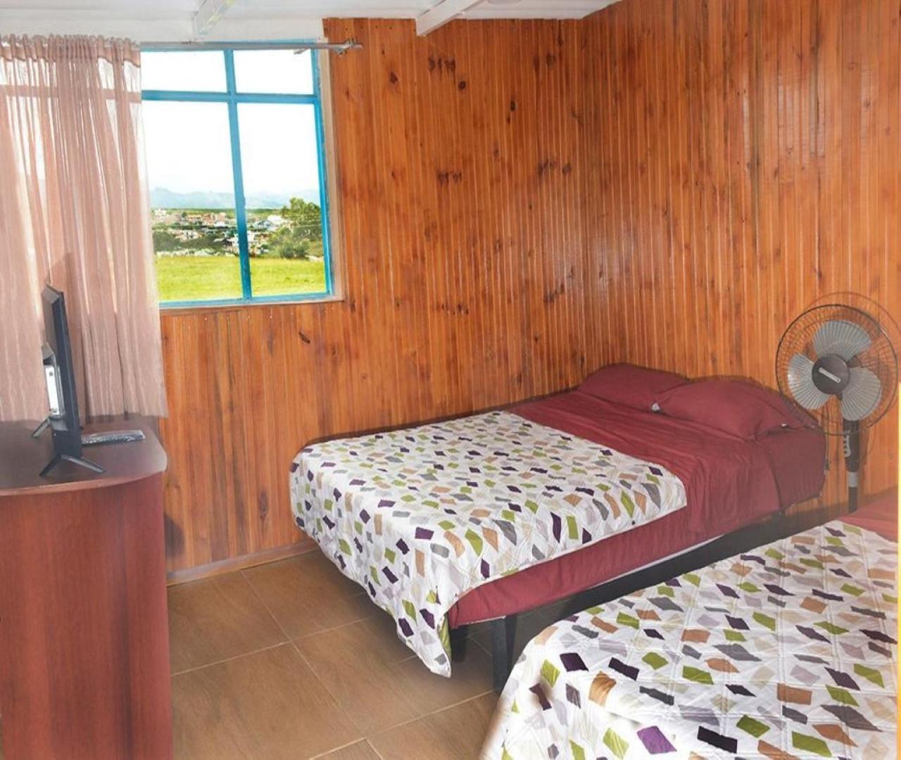 Queen Room photo 2
