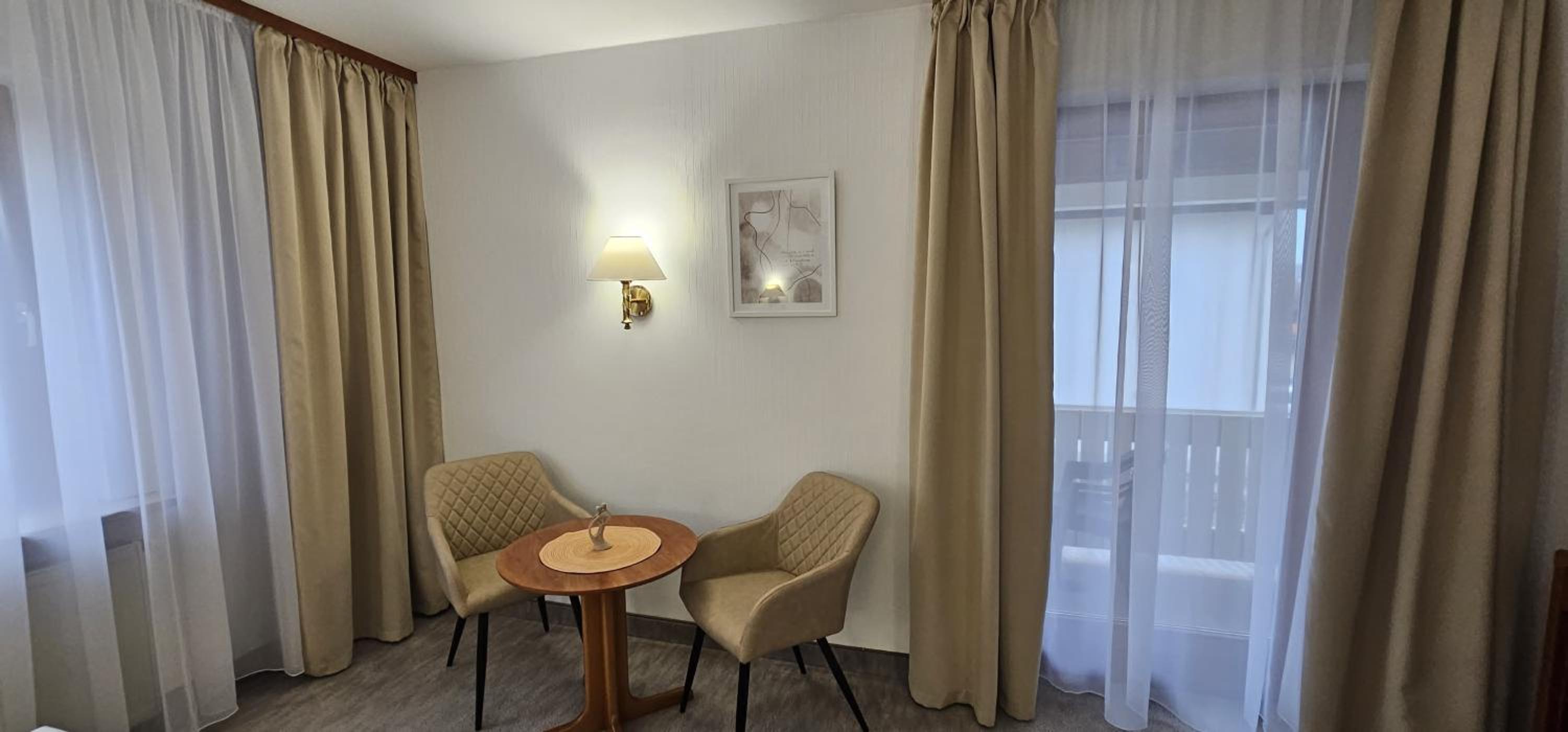 Double Room - Photo 7