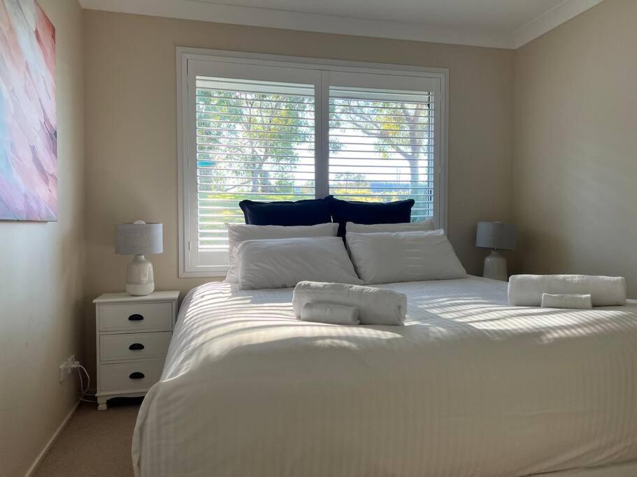 Five-Bedroom House photo 1