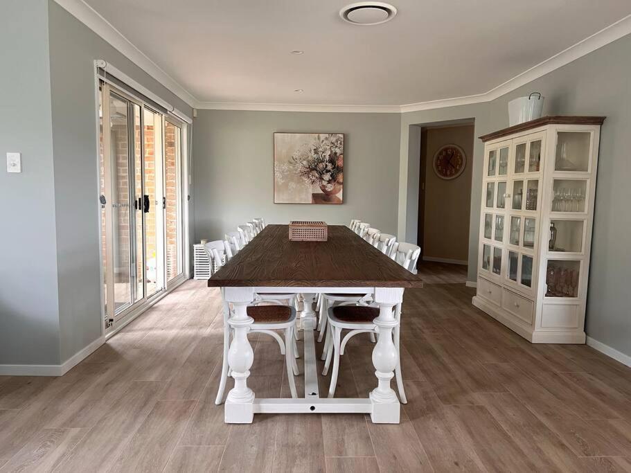 Five-Bedroom House photo 2