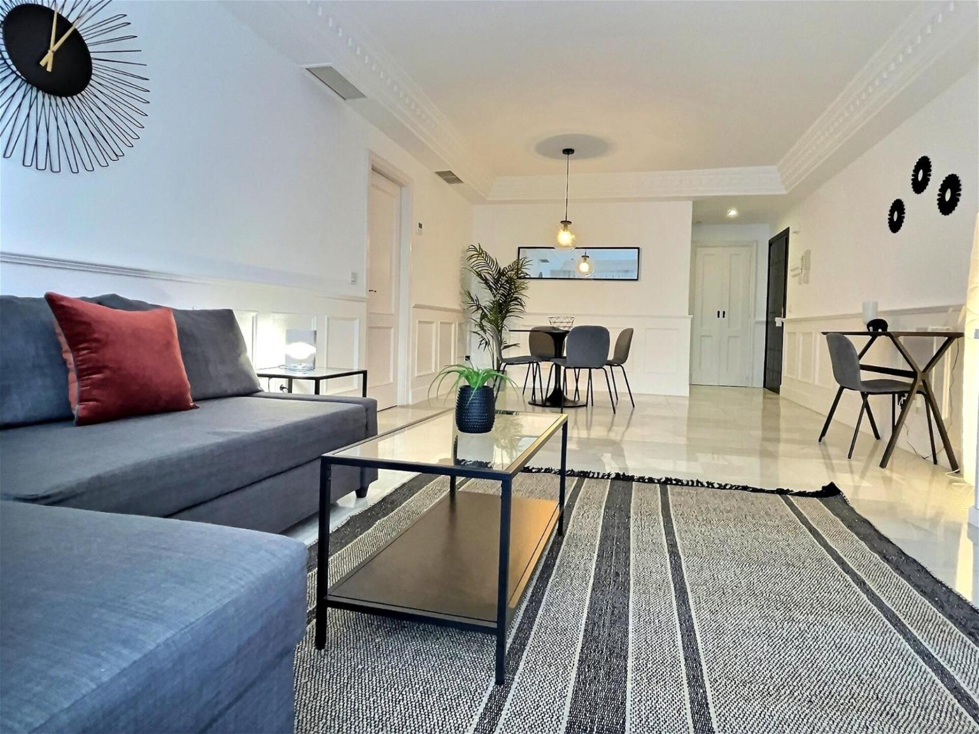 Apartamento con Balcón