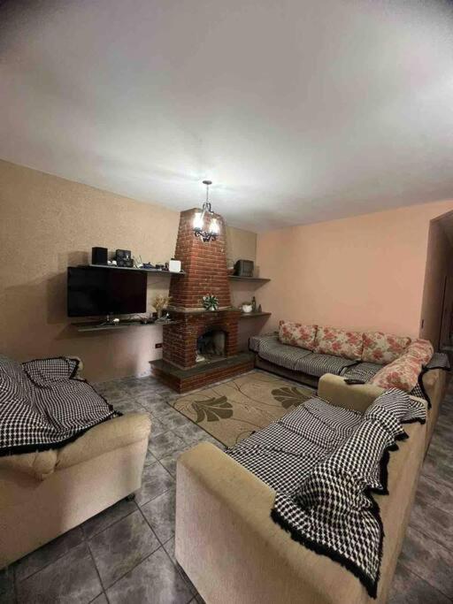 One-Bedroom House photo 1