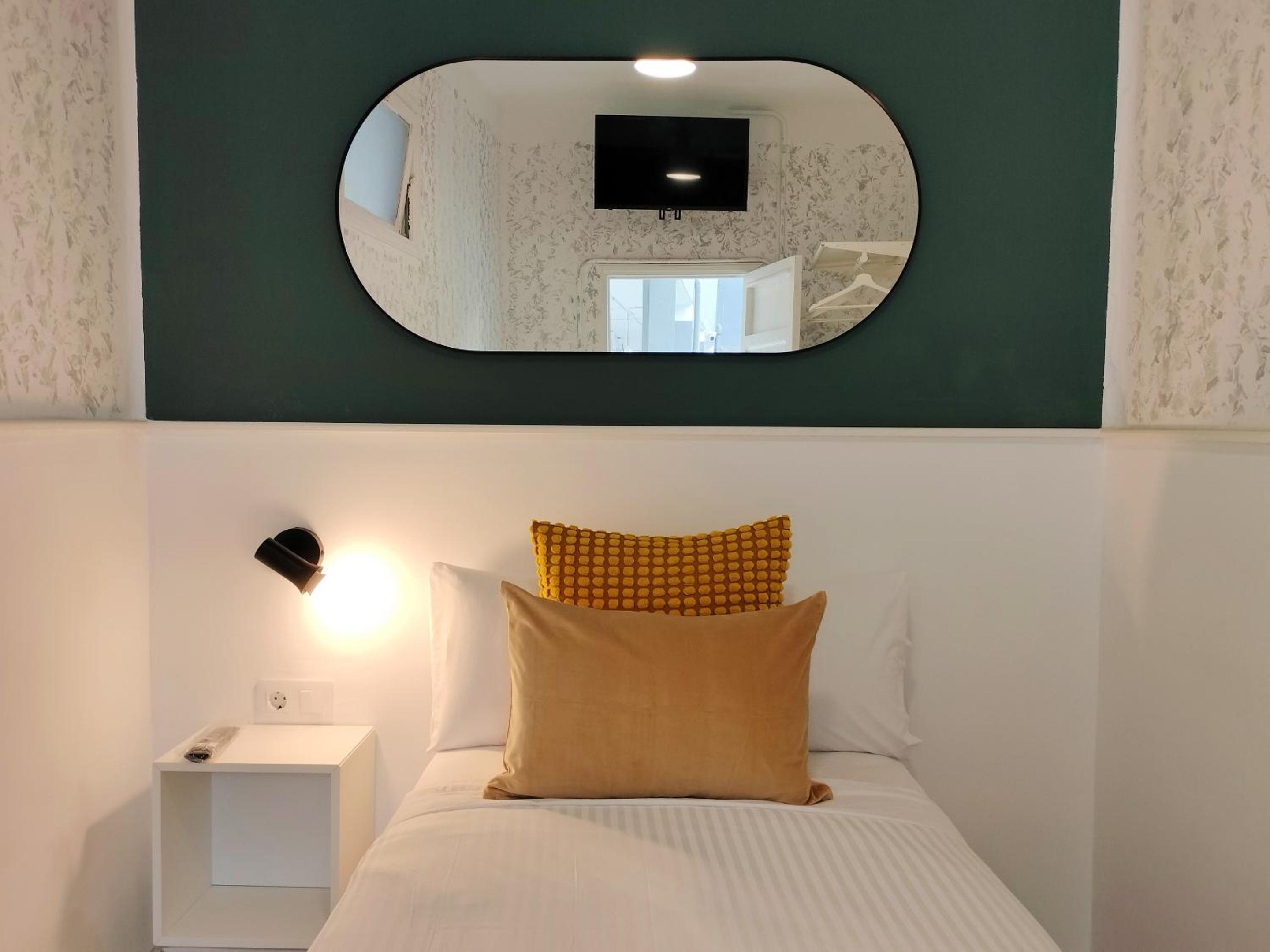 Single Room with Shared Bathroom photo 2