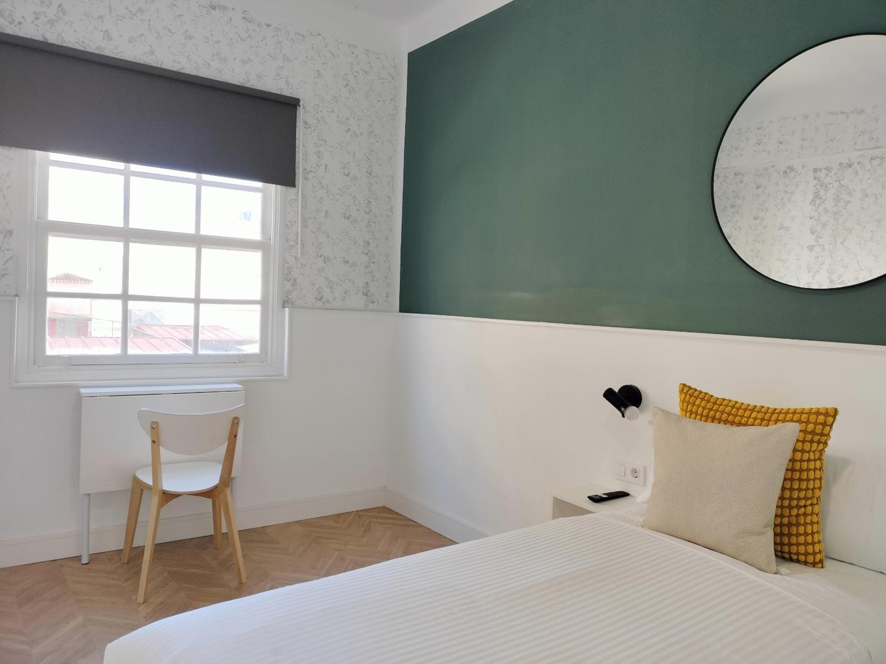 Triple Room with Shared Bathroom - Photo 2