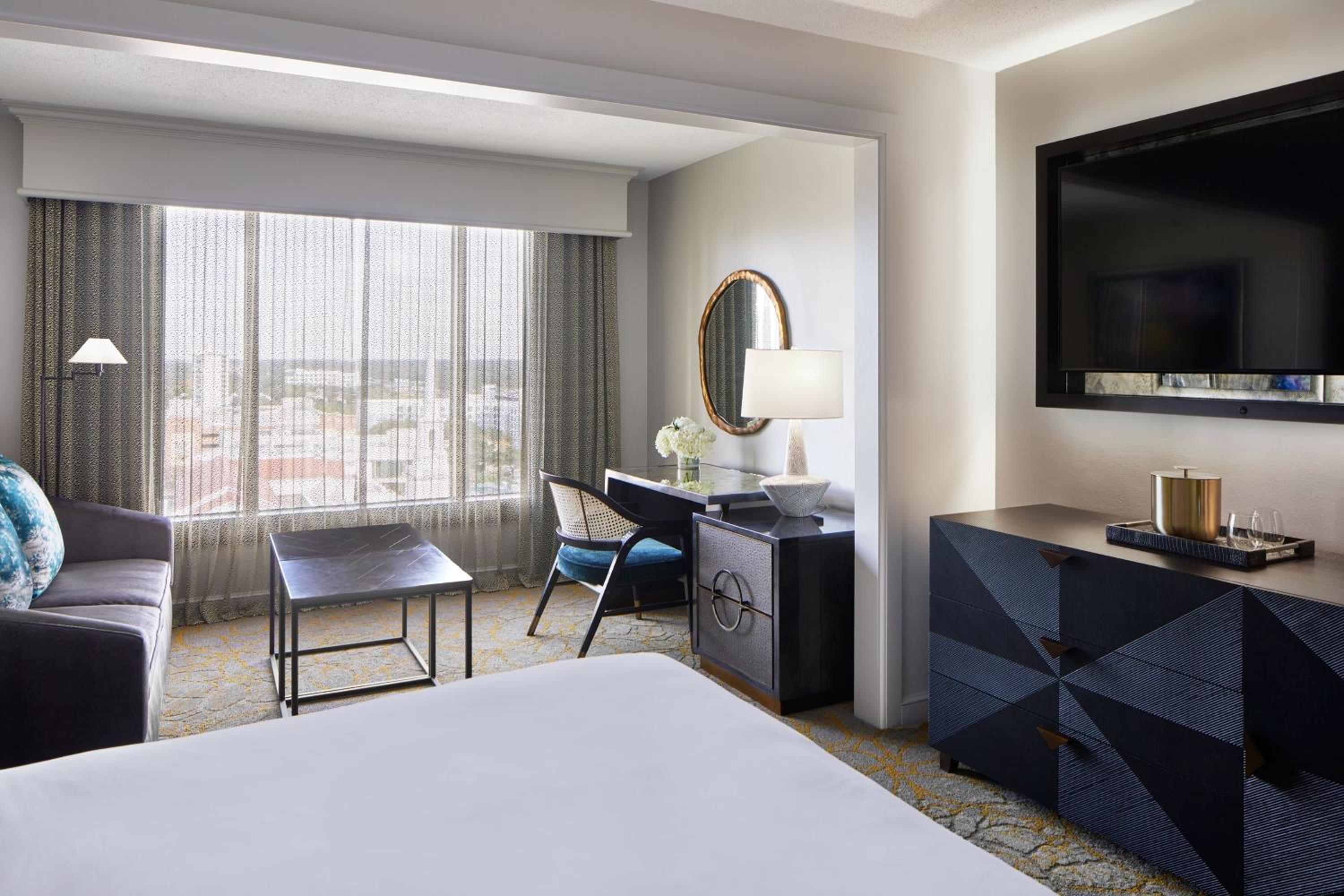 King Room with Roll-in Shower - Mobility and Hearing Accessible