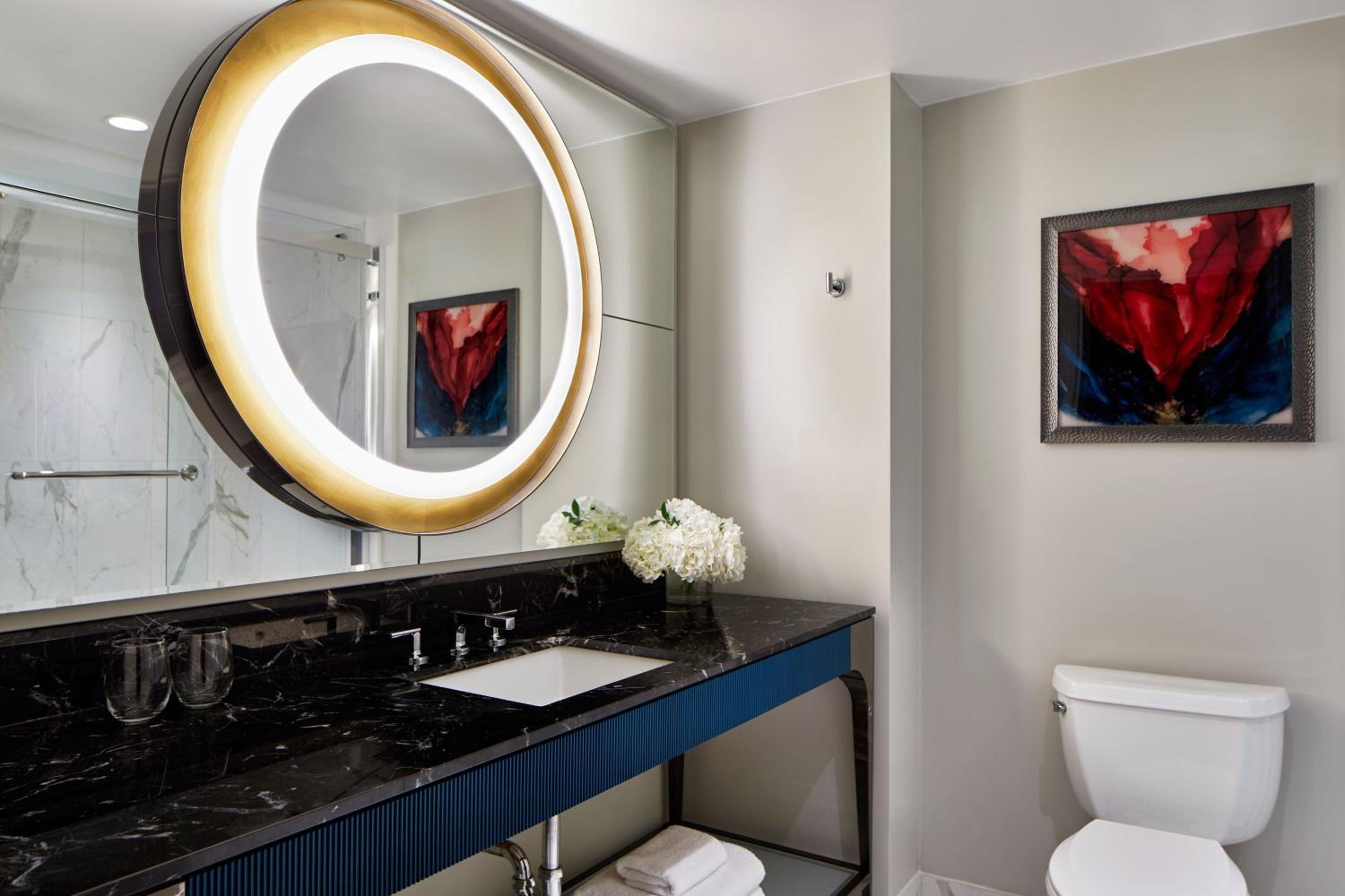 King Room with Adapted Tub - Mobility Accessible