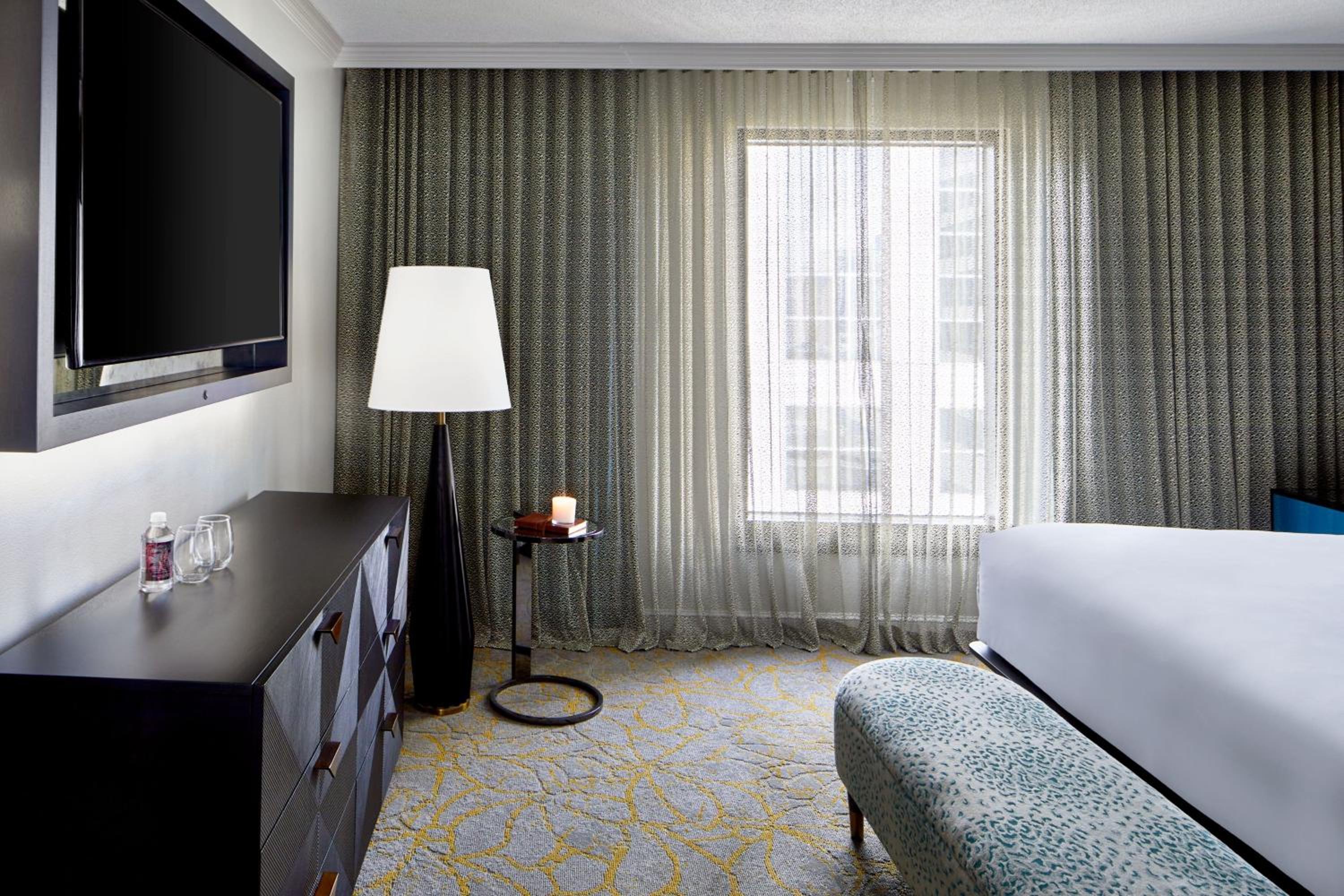 King Suite with Sofa Bed and Spa Bath thumbnail 6