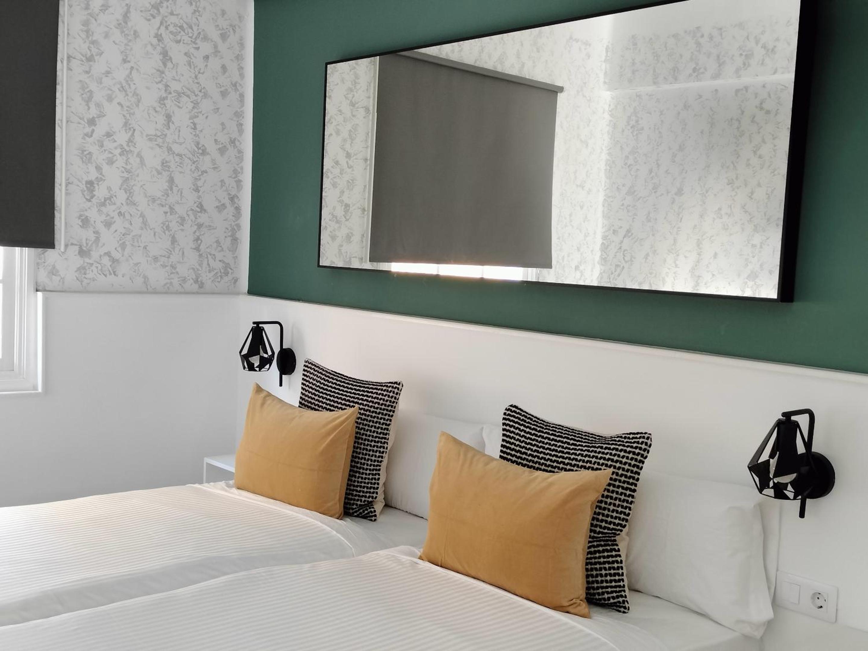 Double Room with Shared Bathroom - Photo 1