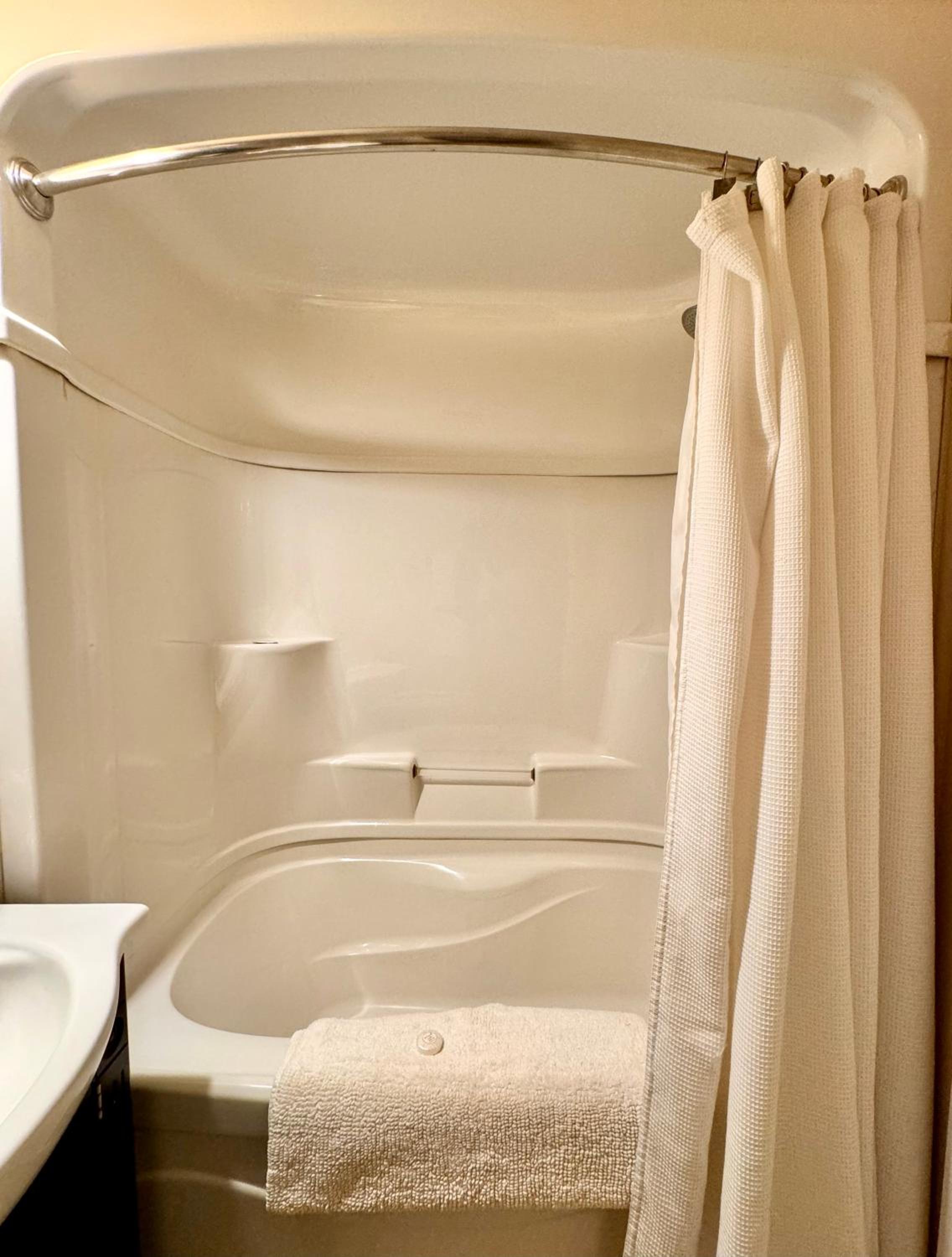 Queen Room - Photo 7