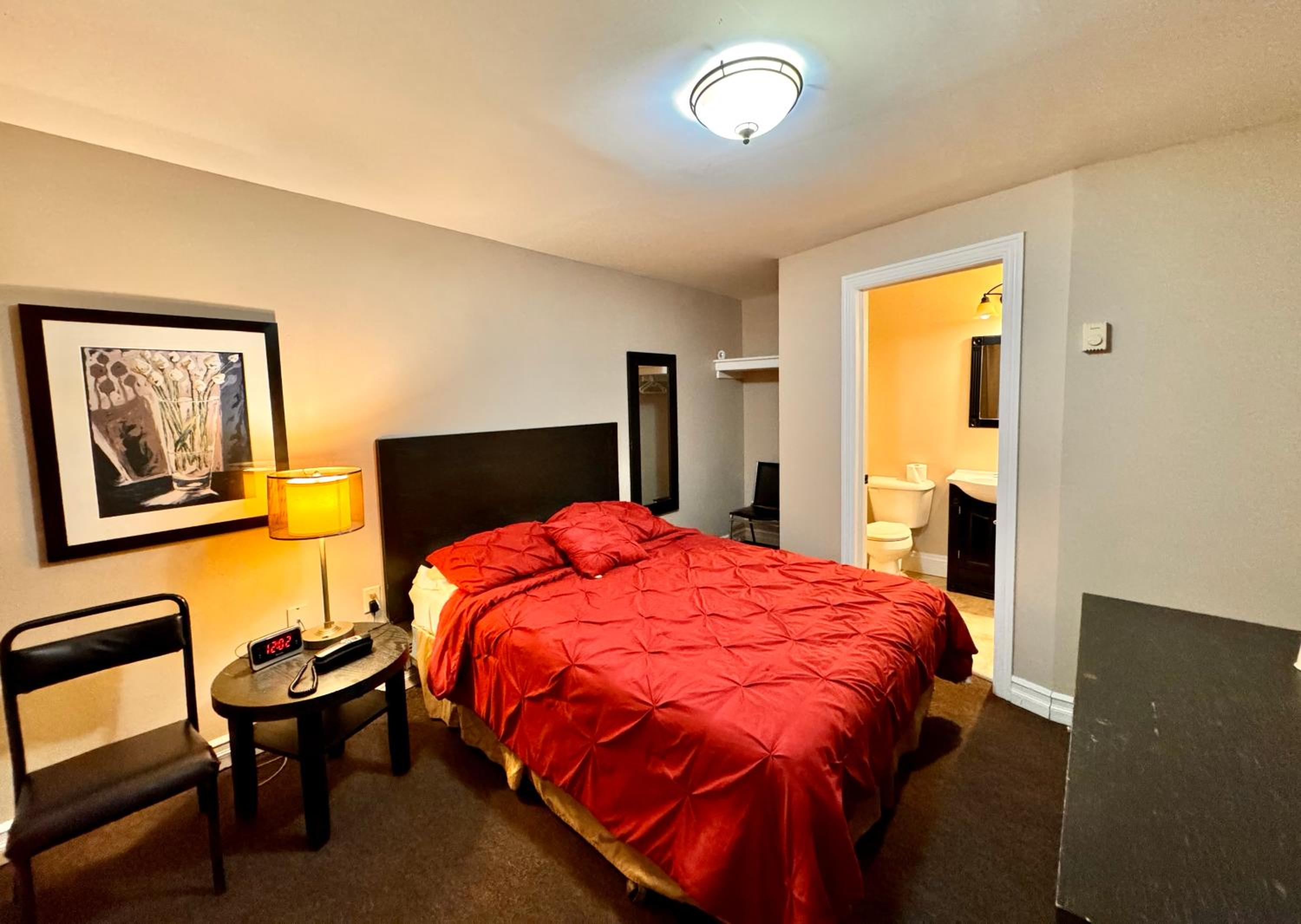Queen Room - Photo 9