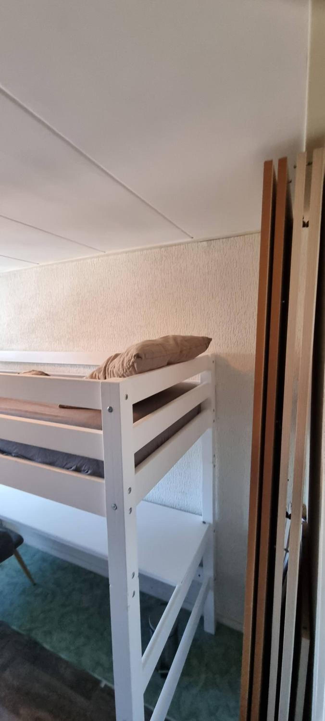 Single Room With Shared Shower And Toilet photo 2