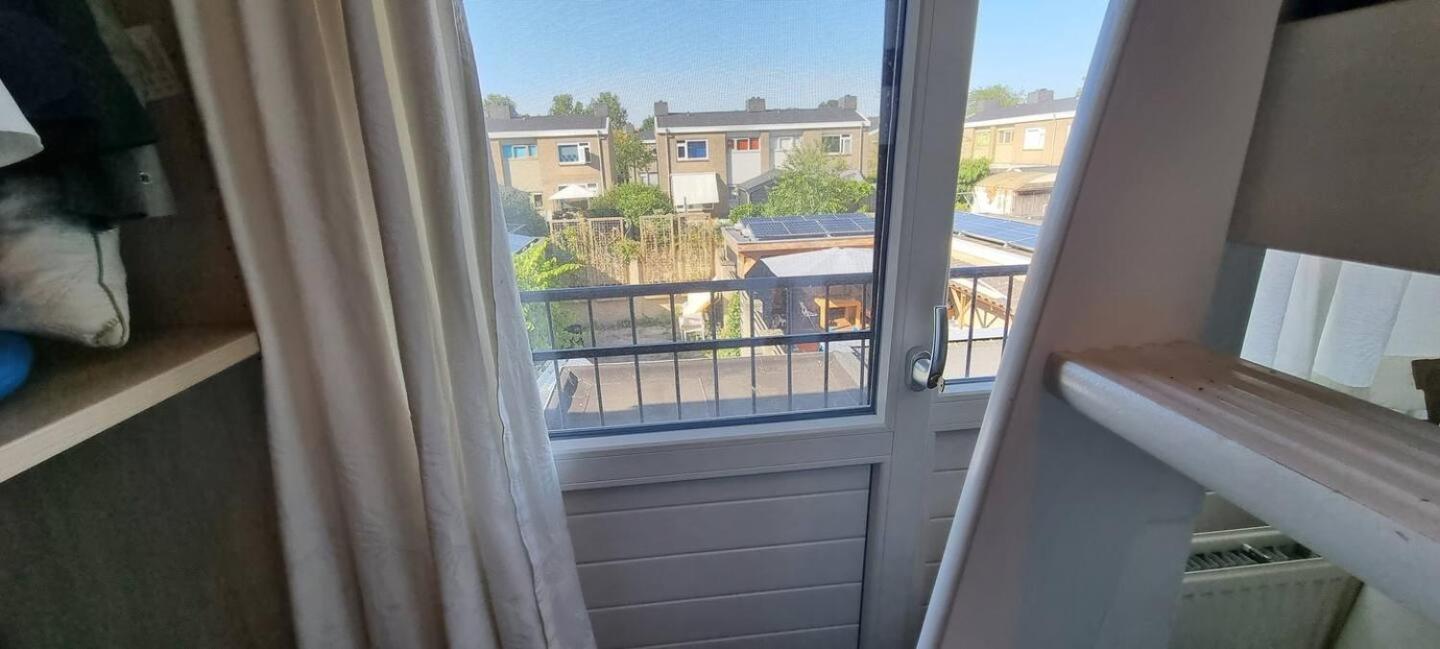Single Room With Shared Shower And Toilet photo 3