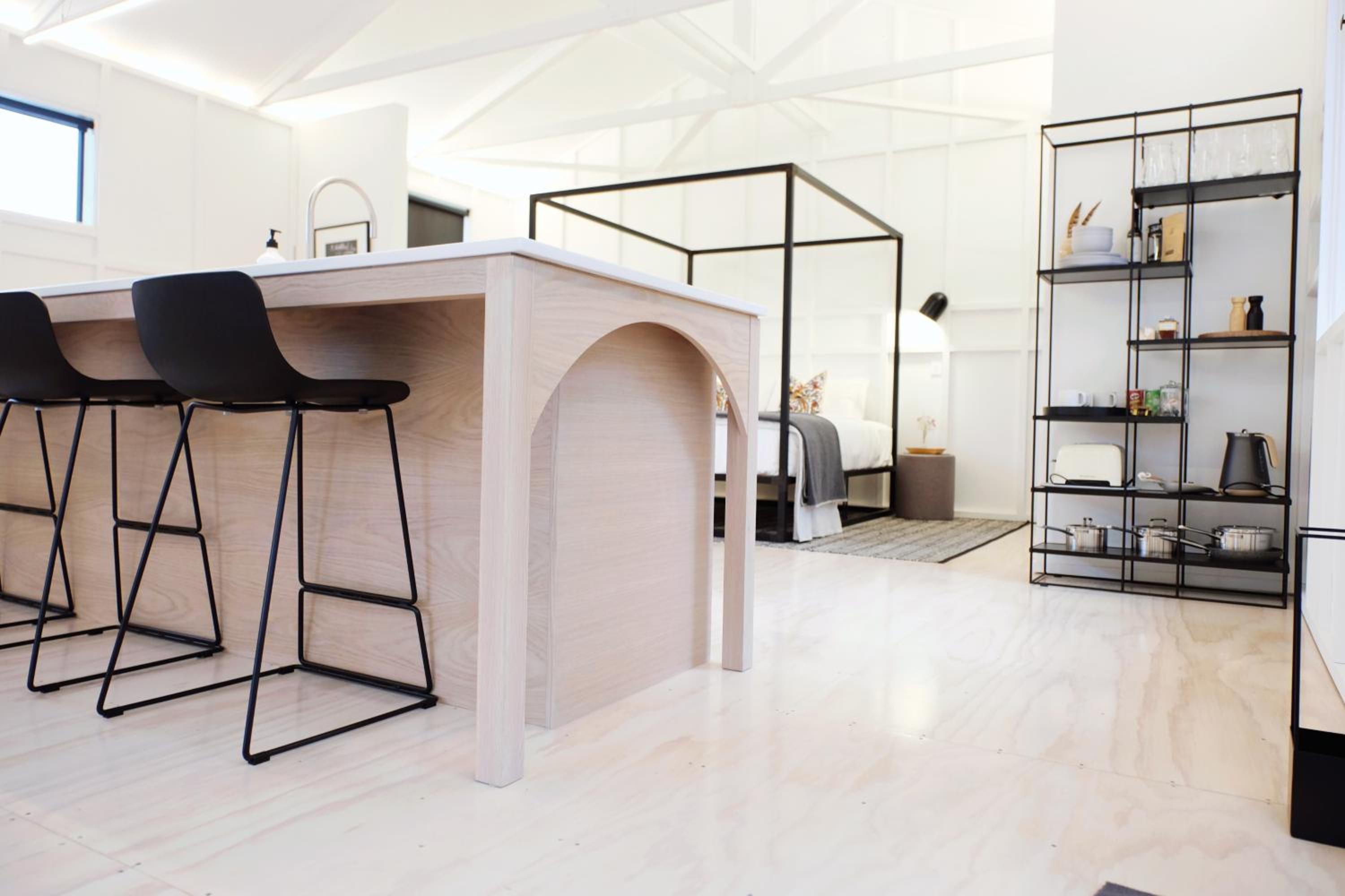 Studio Apartment thumbnail 6