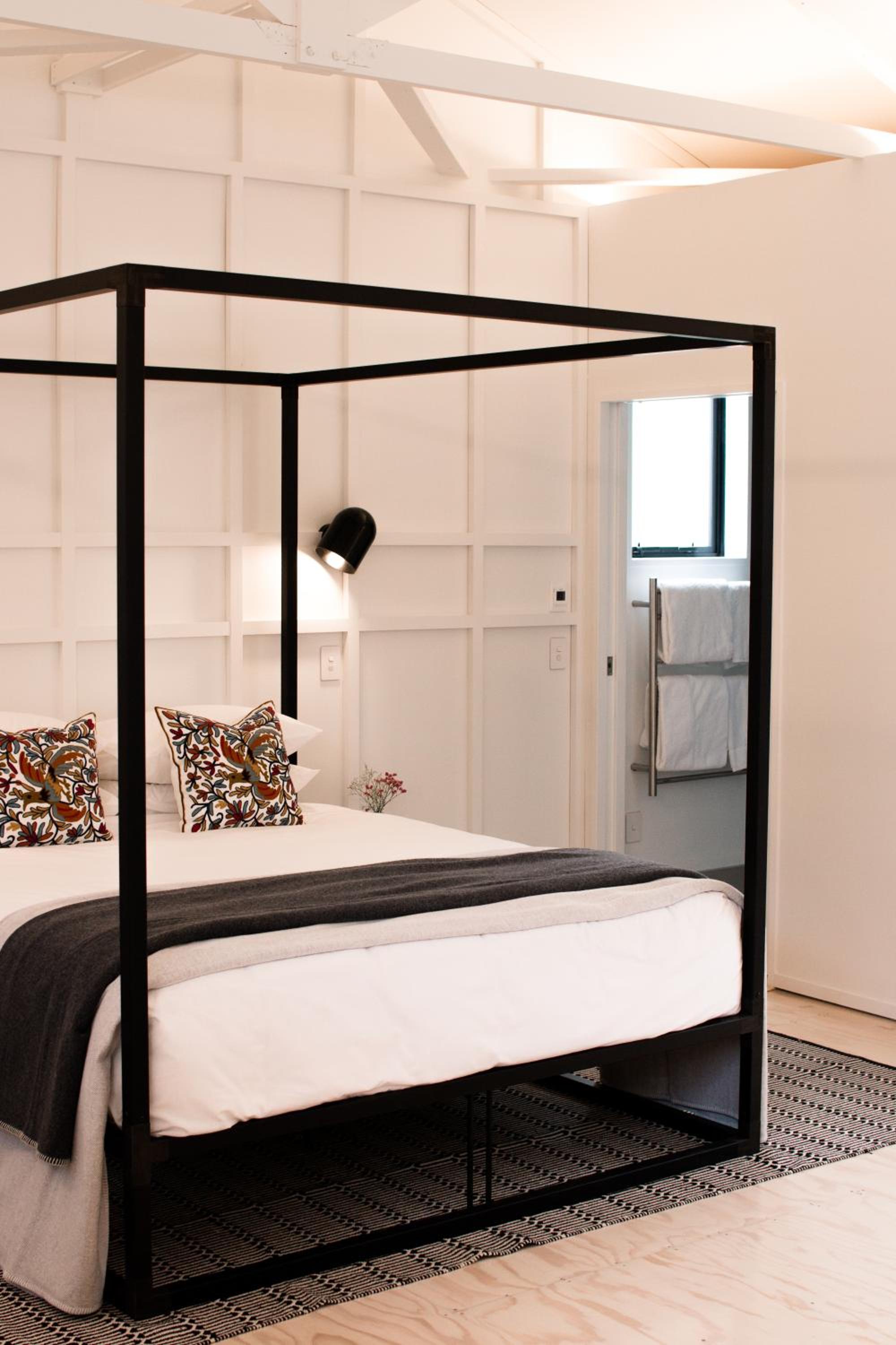 Studio Apartment thumbnail 6