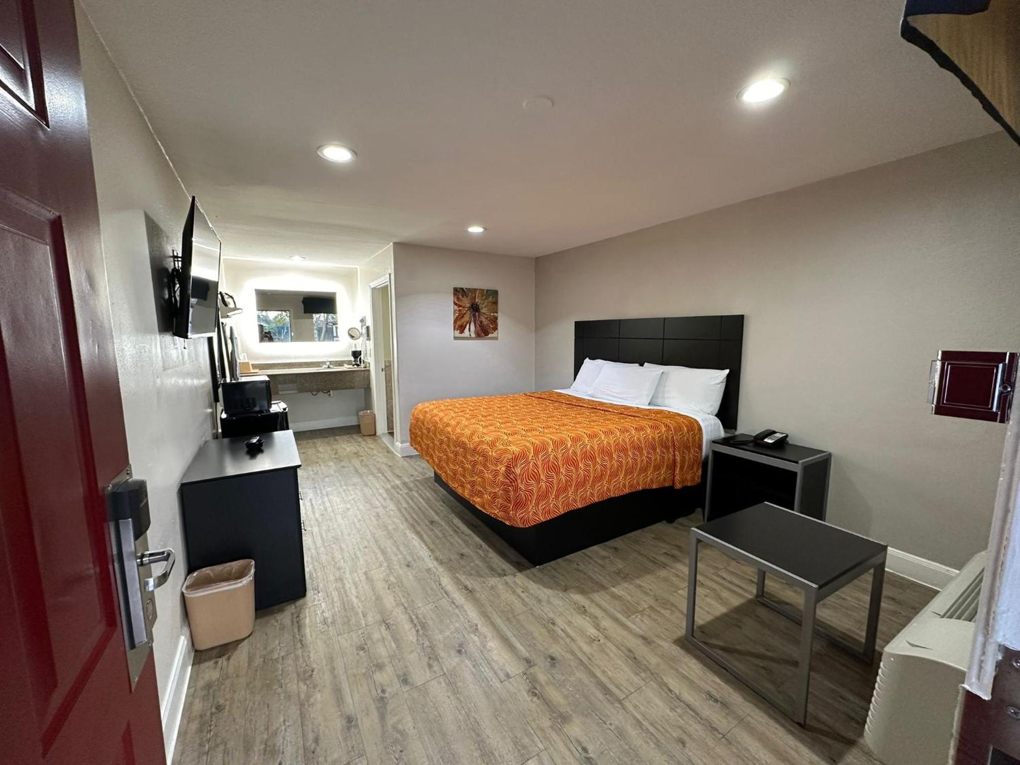 Standard King Room - Photo 1