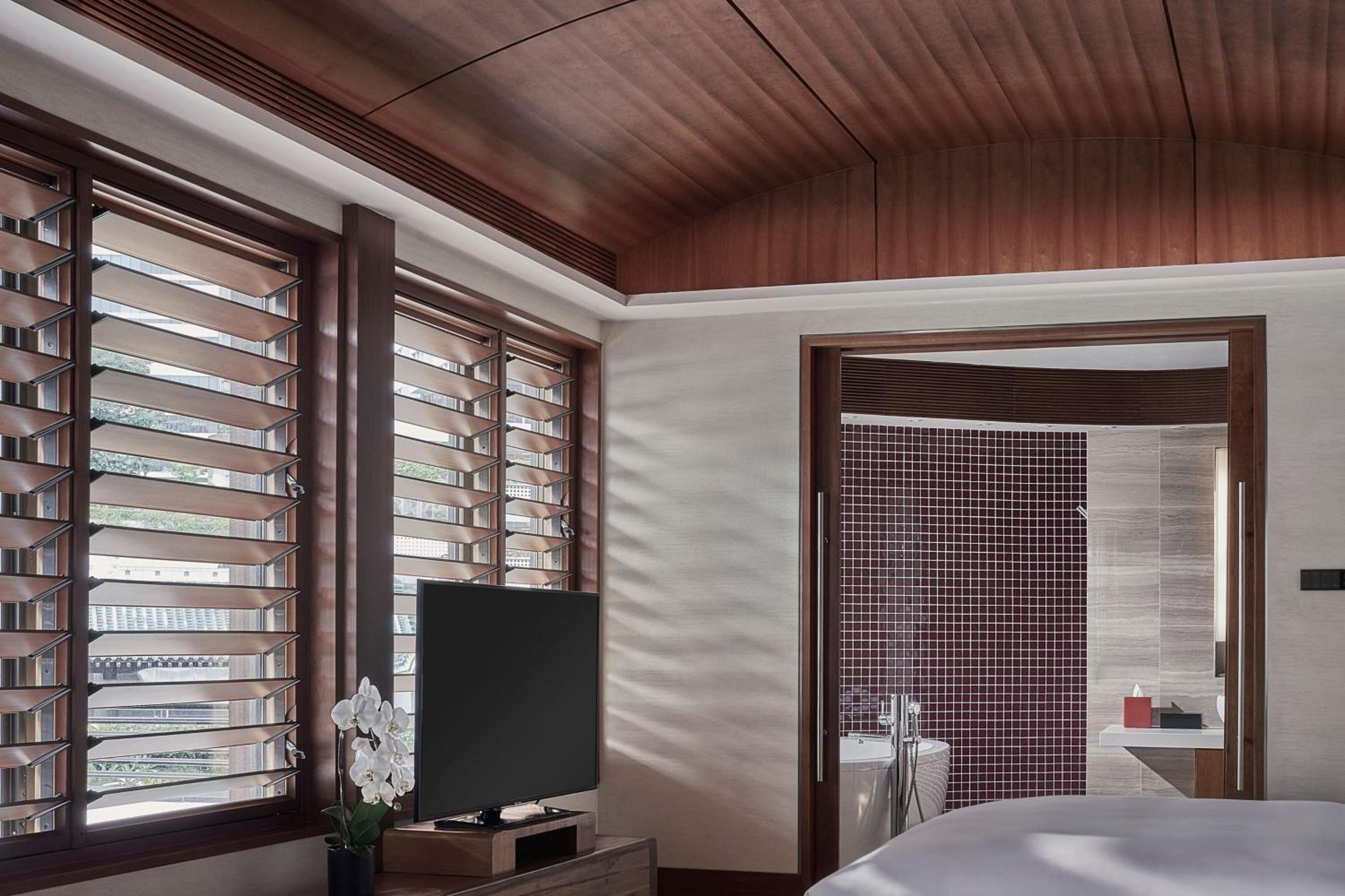 Pool Terrace Premier Suite with Pool Access/Club Lounge Access photo 1