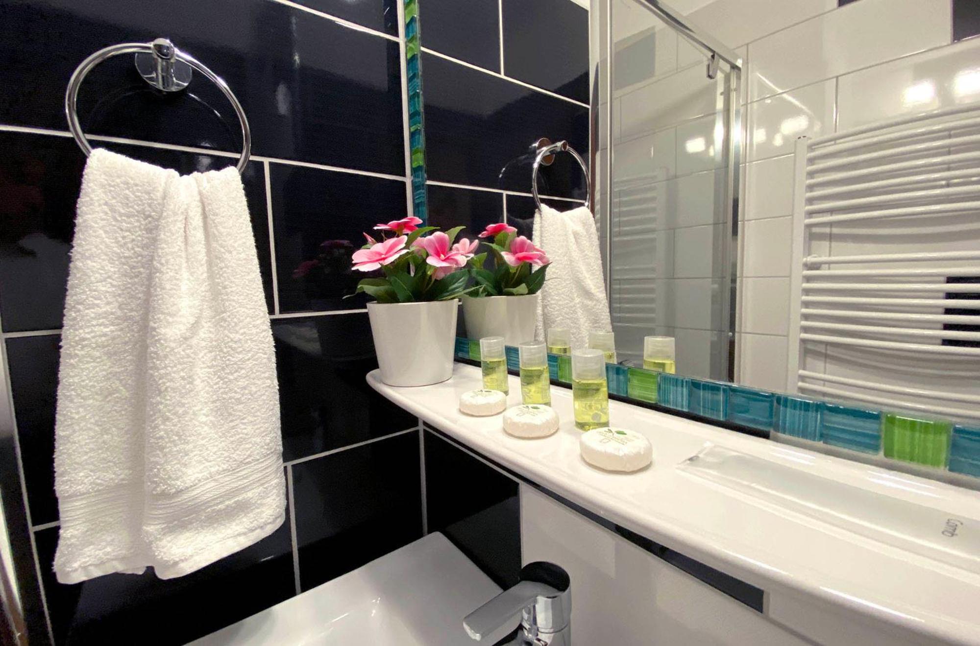 Triple Room with Private Bathroom photo 2