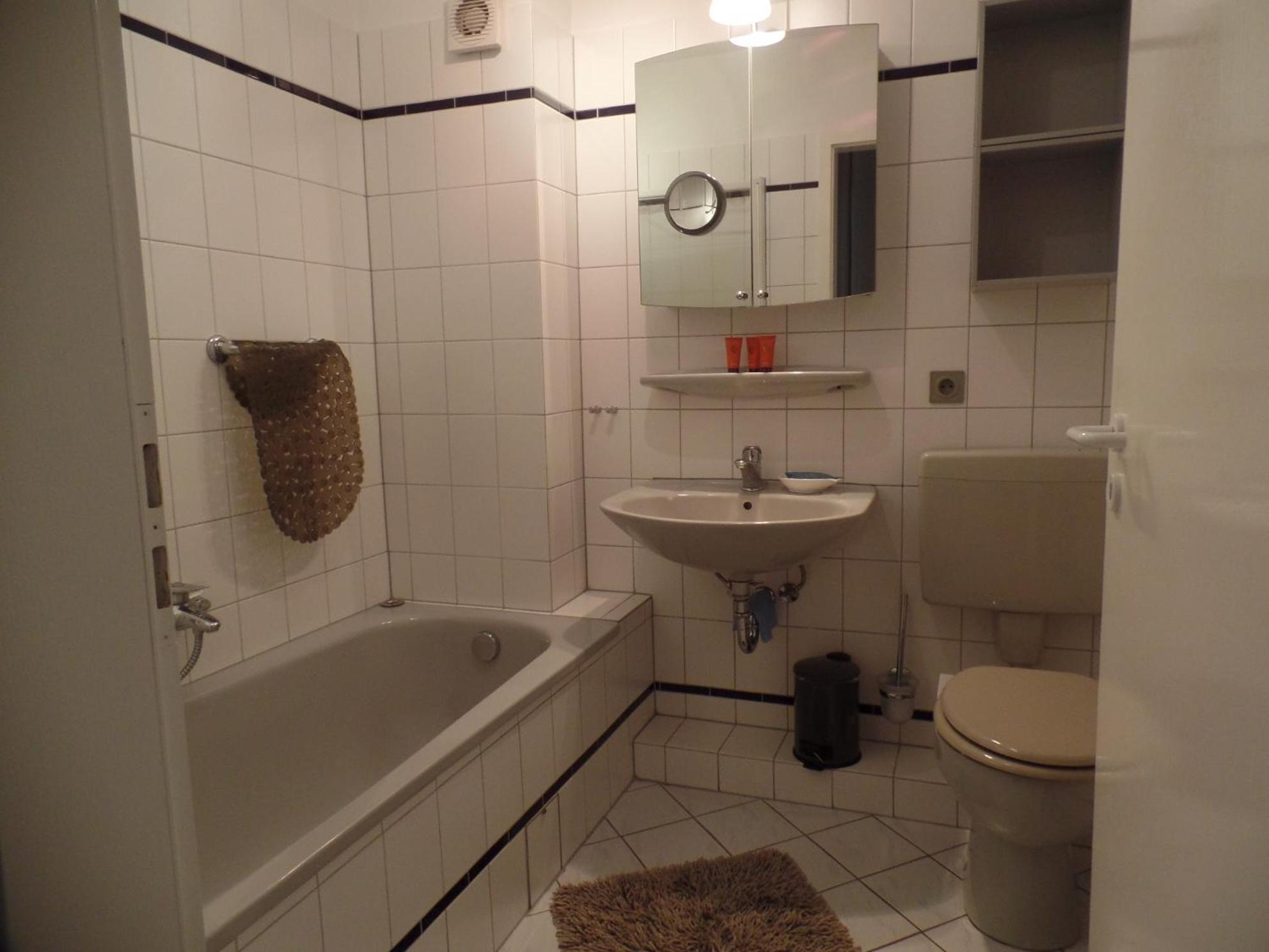Apartment with Balcony photo 3