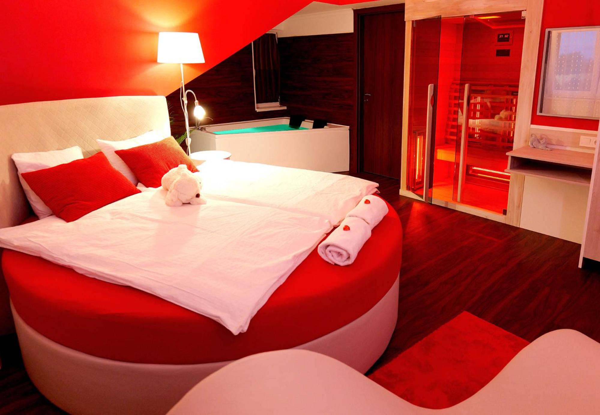 Deluxe King Room photo 1