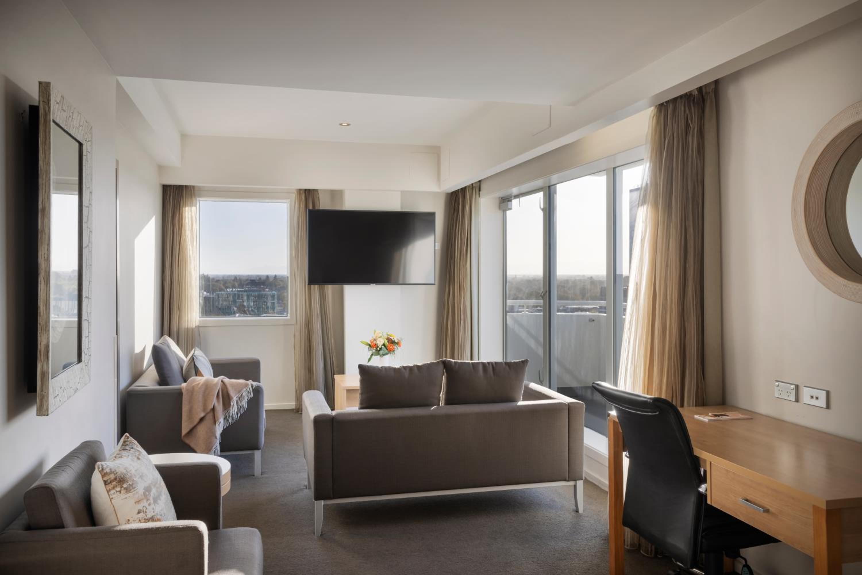 One-Bedroom Suite - Photo 6