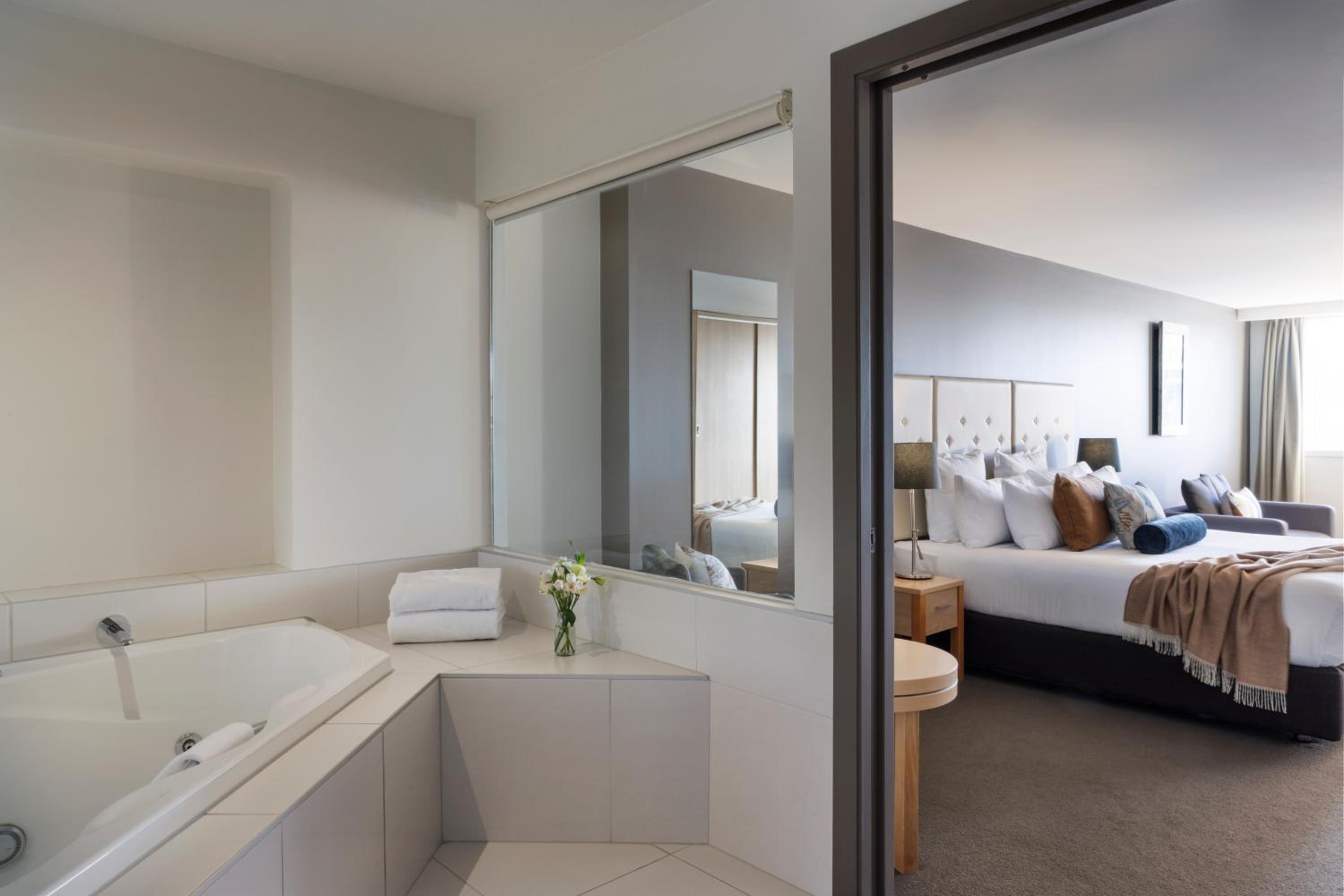 One-Bedroom Suite - Photo 3