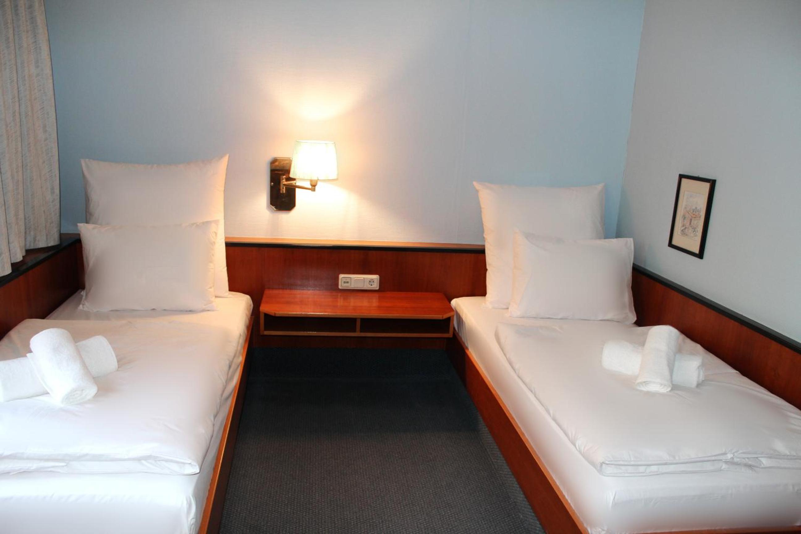 Double or Twin Room with Private Bathroom photo 2