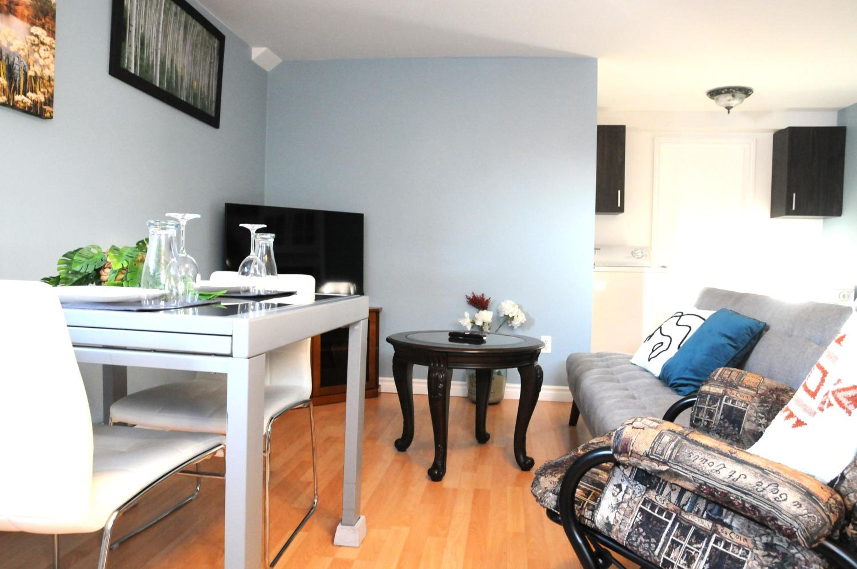 One-Bedroom Apartment photo 1