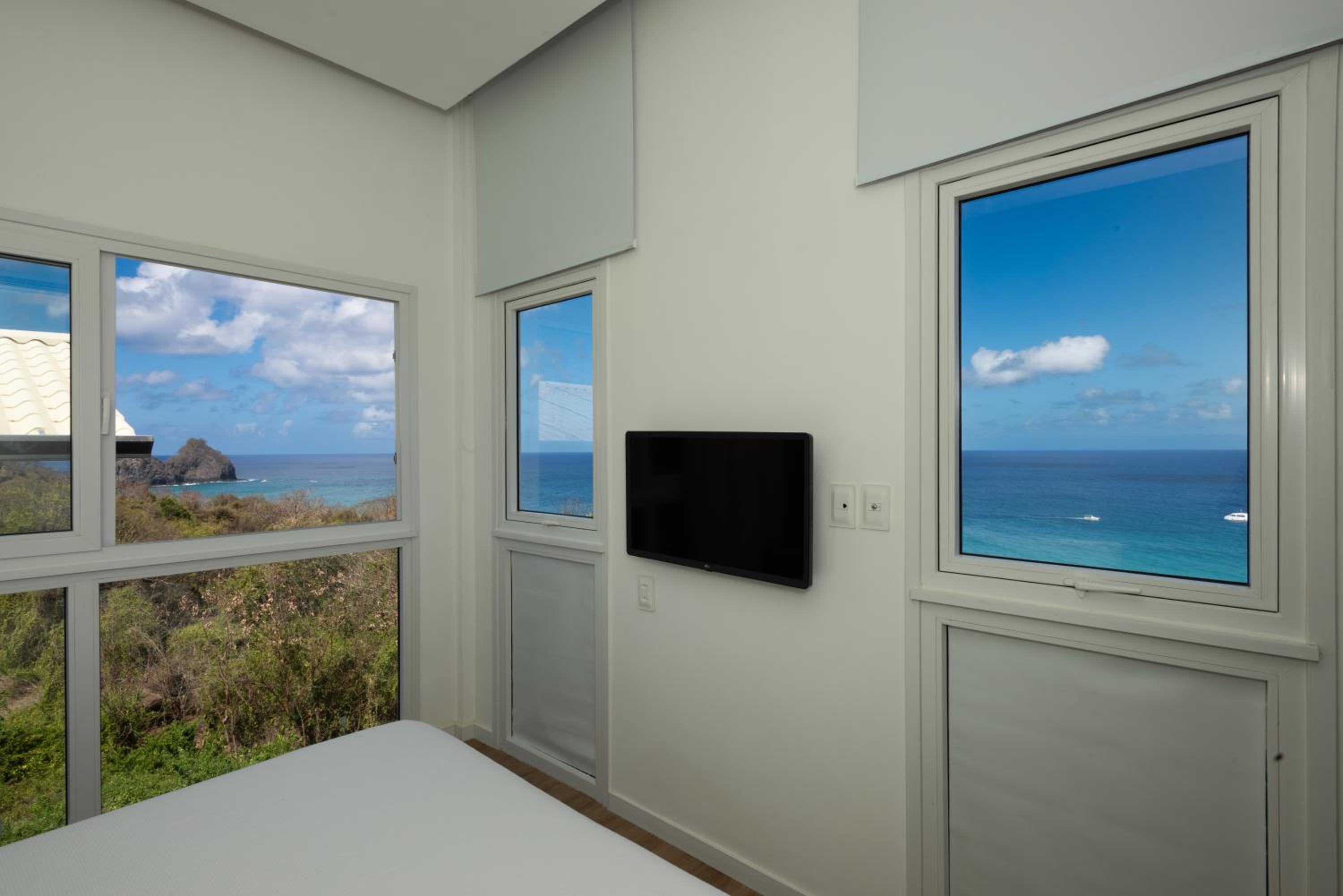 Deluxe Suite with Sea View photo 2