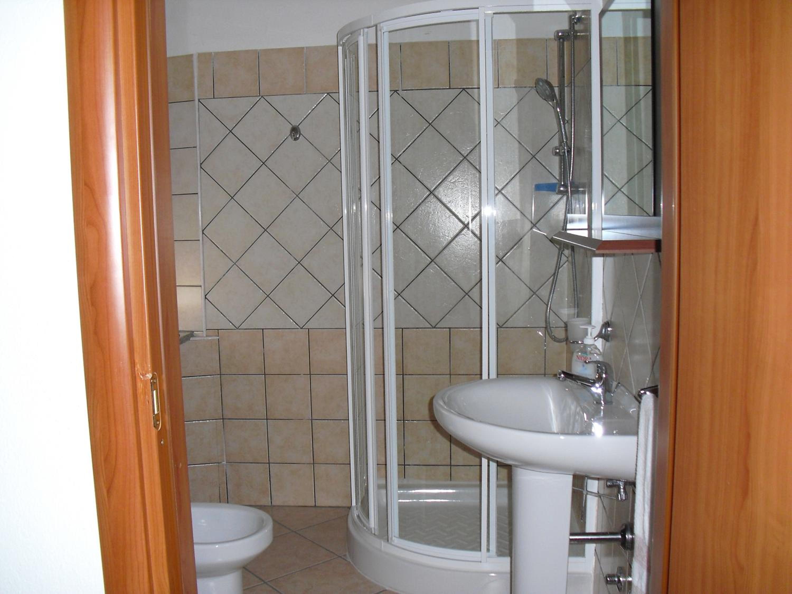 Double Room - Photo 4