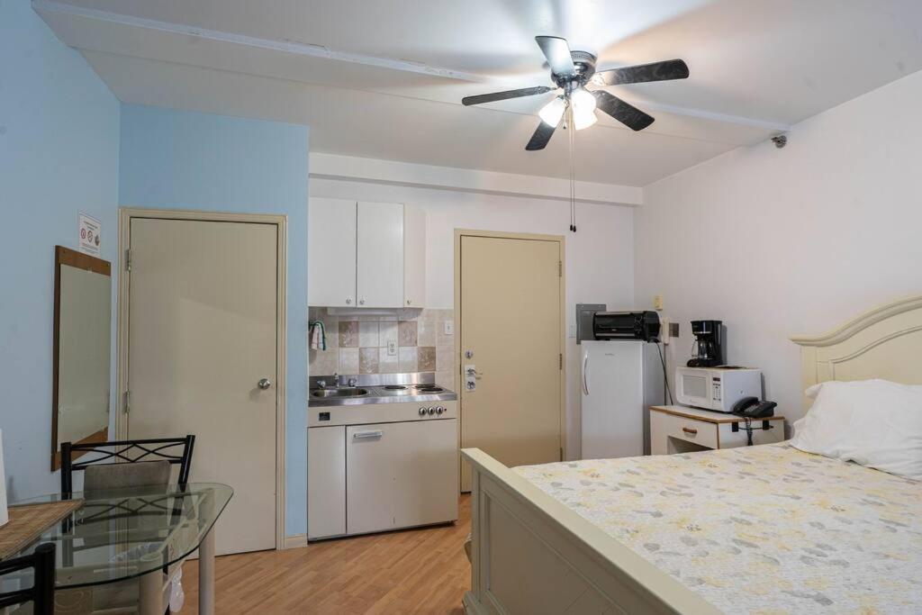 One-Bedroom Apartment photo 1