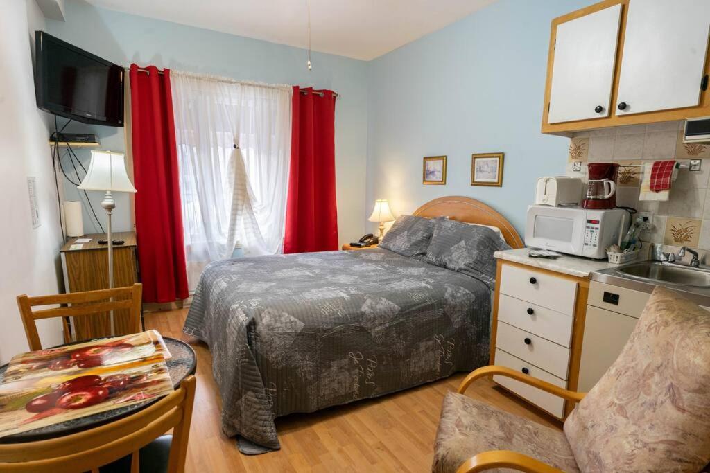 One-Bedroom Apartment photo 1