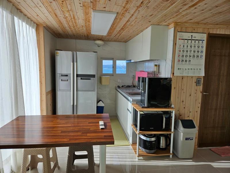 Deluxe Family Suite - Photo 3