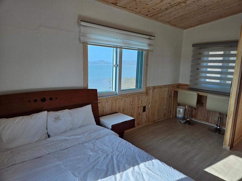 Deluxe Family Suite - Photo 1