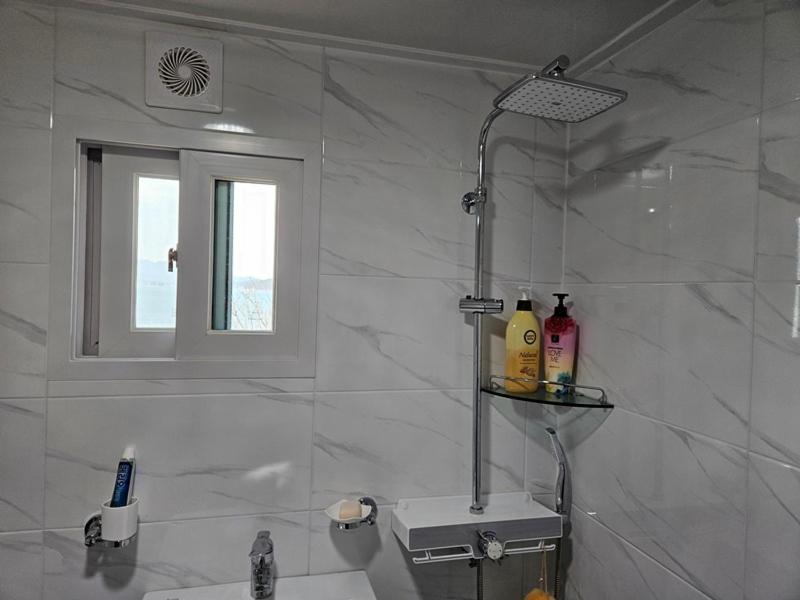 Deluxe Family Suite - Photo 7