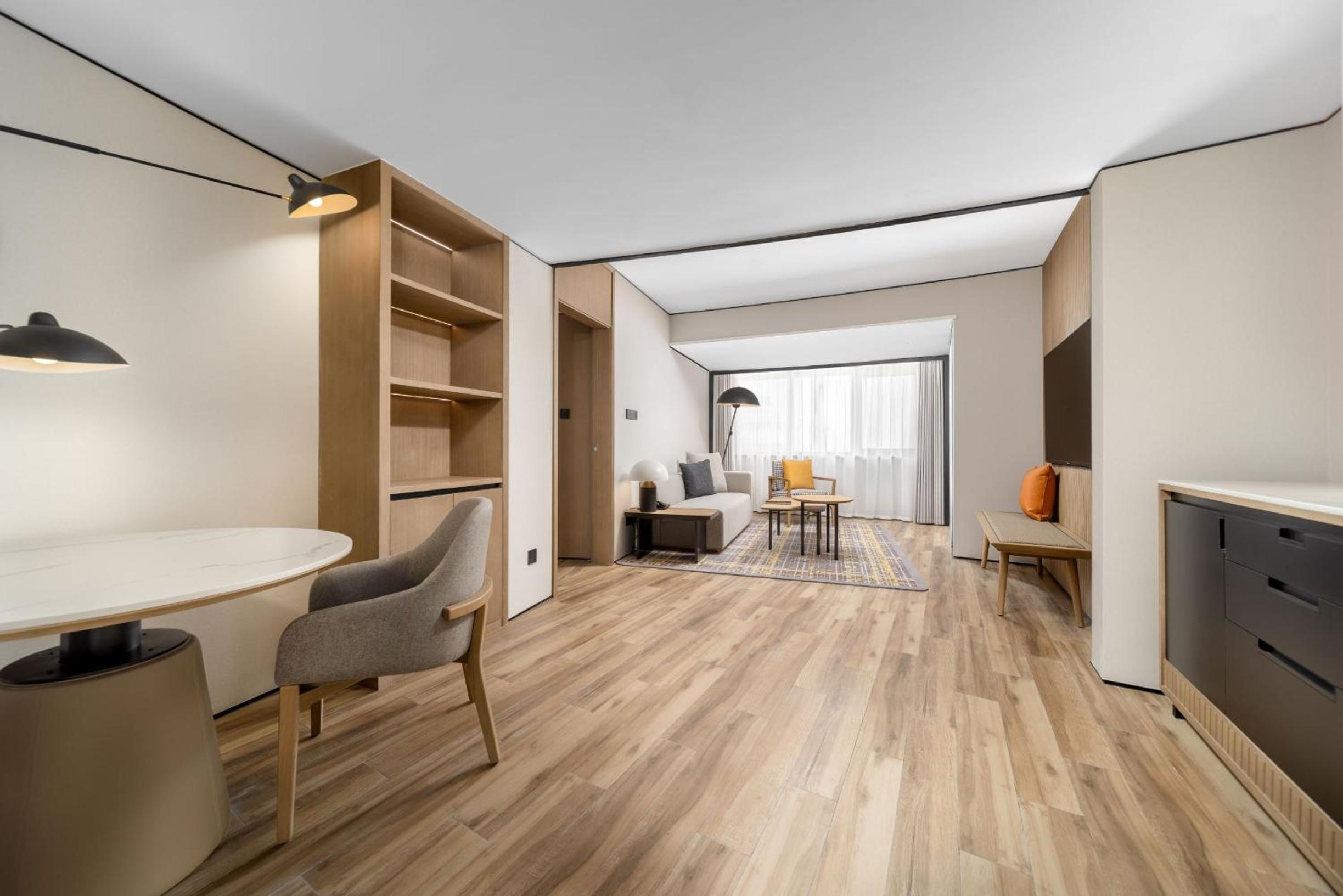 Executive Suite thumbnail 6