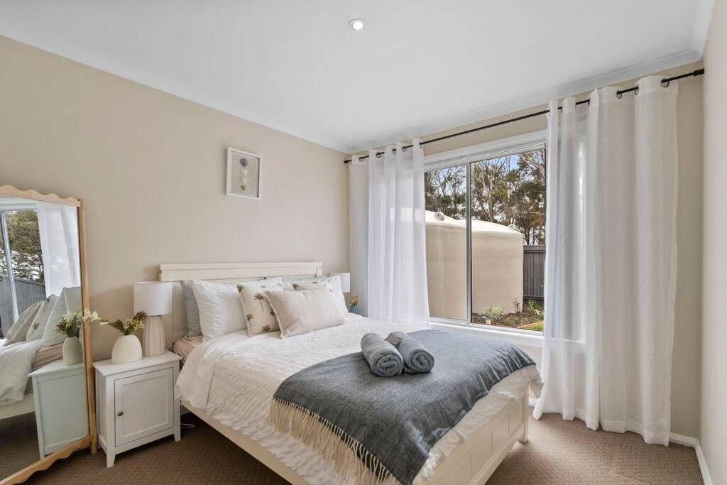 Three-Bedroom House photo 3