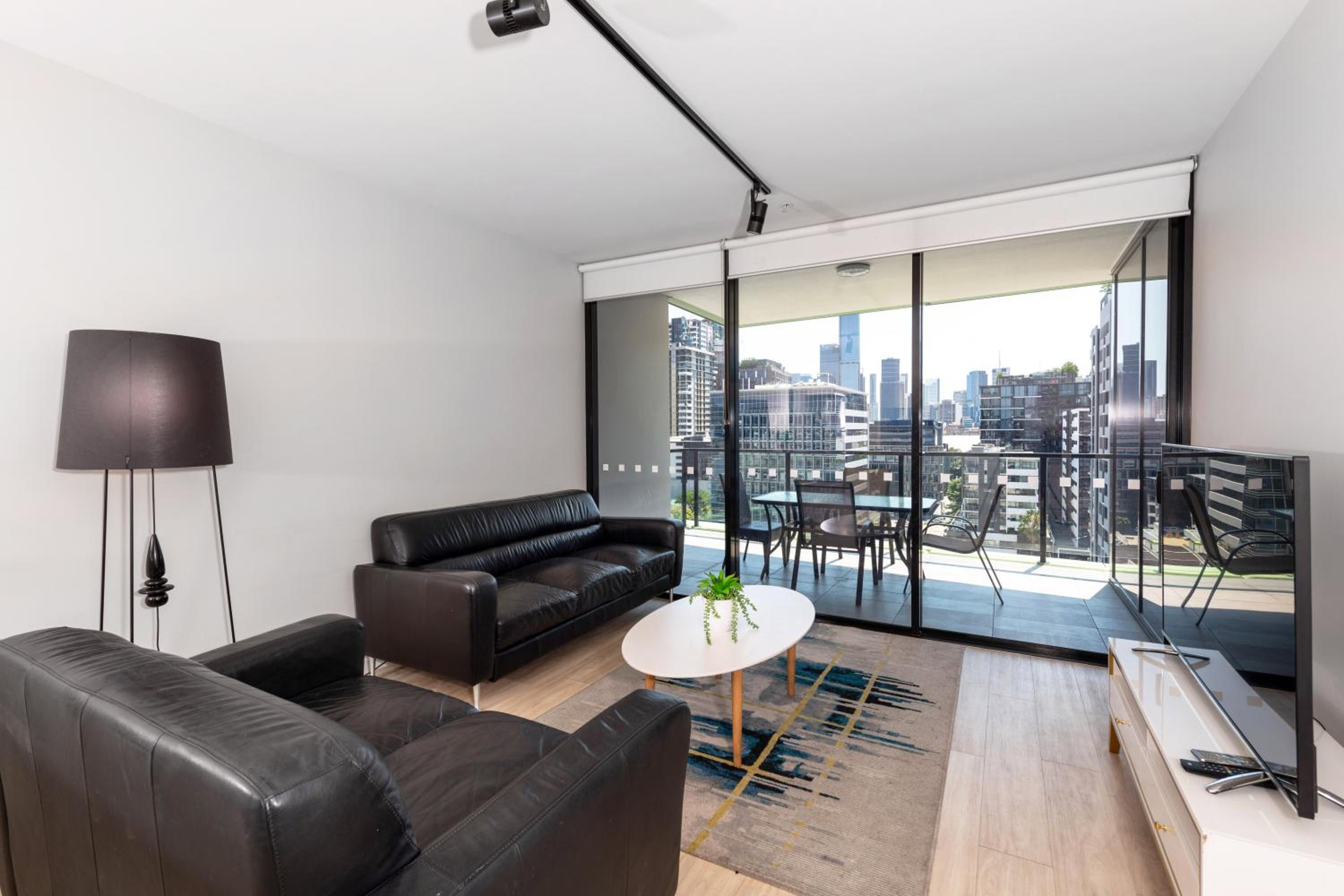 Two Bedroom Two Bathroom Deluxe Apartment thumbnail 5