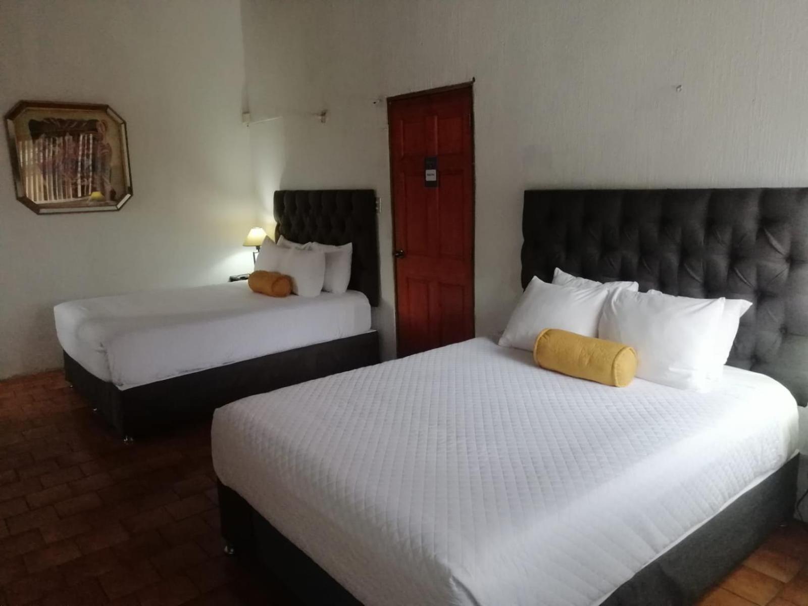 Queen Room with Two Queen Beds photo 1