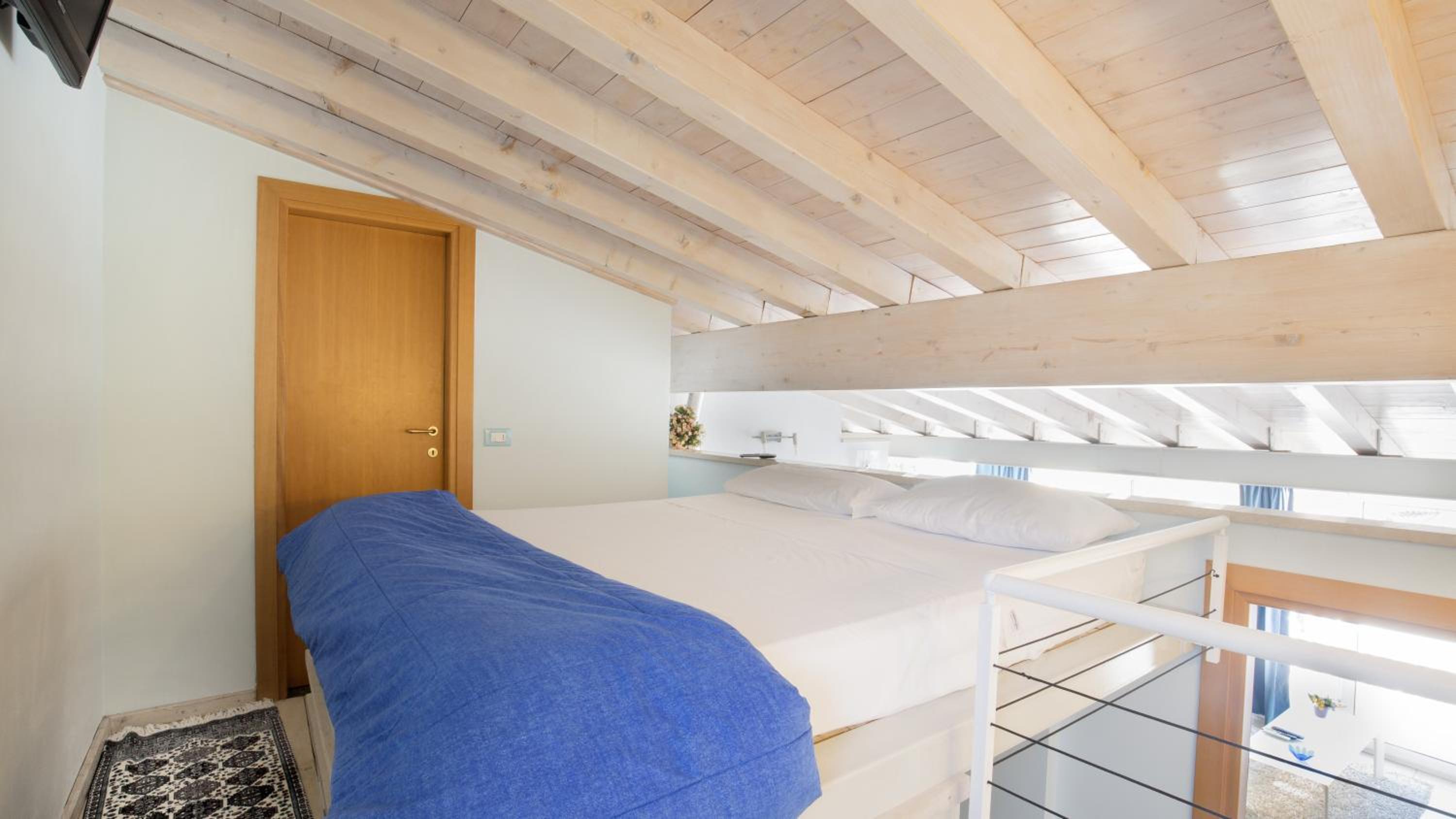One-Bedroom Apartment with Lake view (2 Adults) photo 3