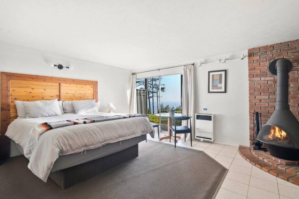 Five-Bedroom House photo 1